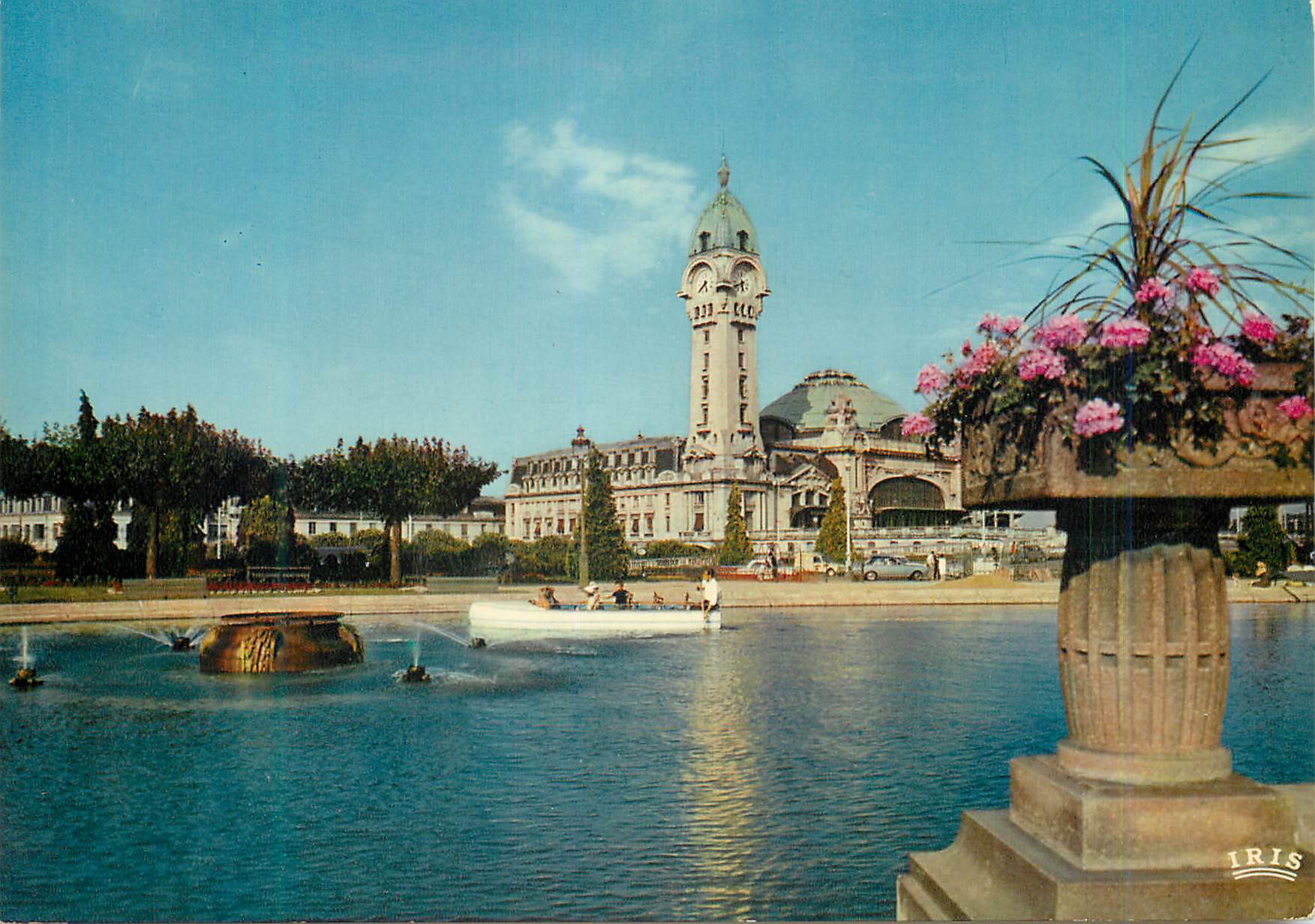 CPM Limoges Haute Vienne La gare des Benedictins et le jardin