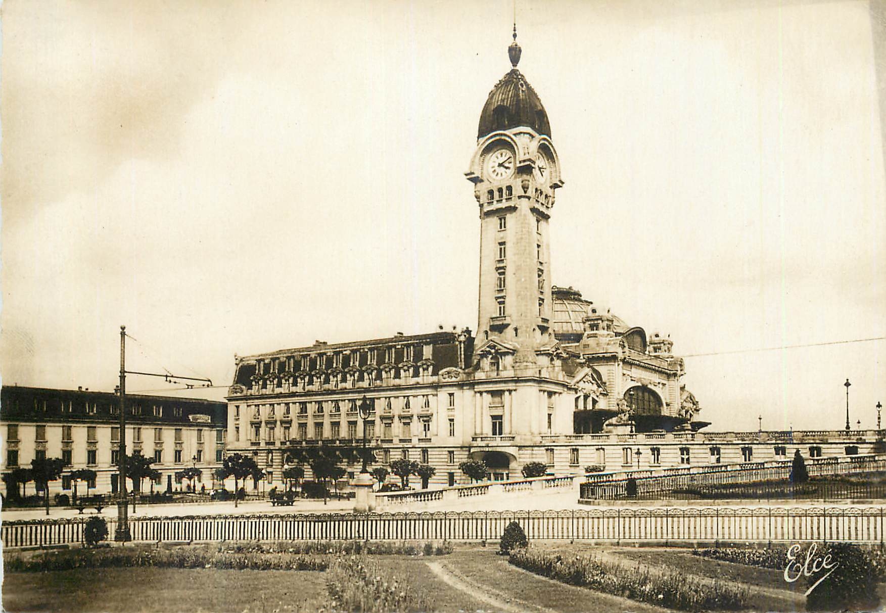 CPM Limoges H V La gare monumentale des Benedictins