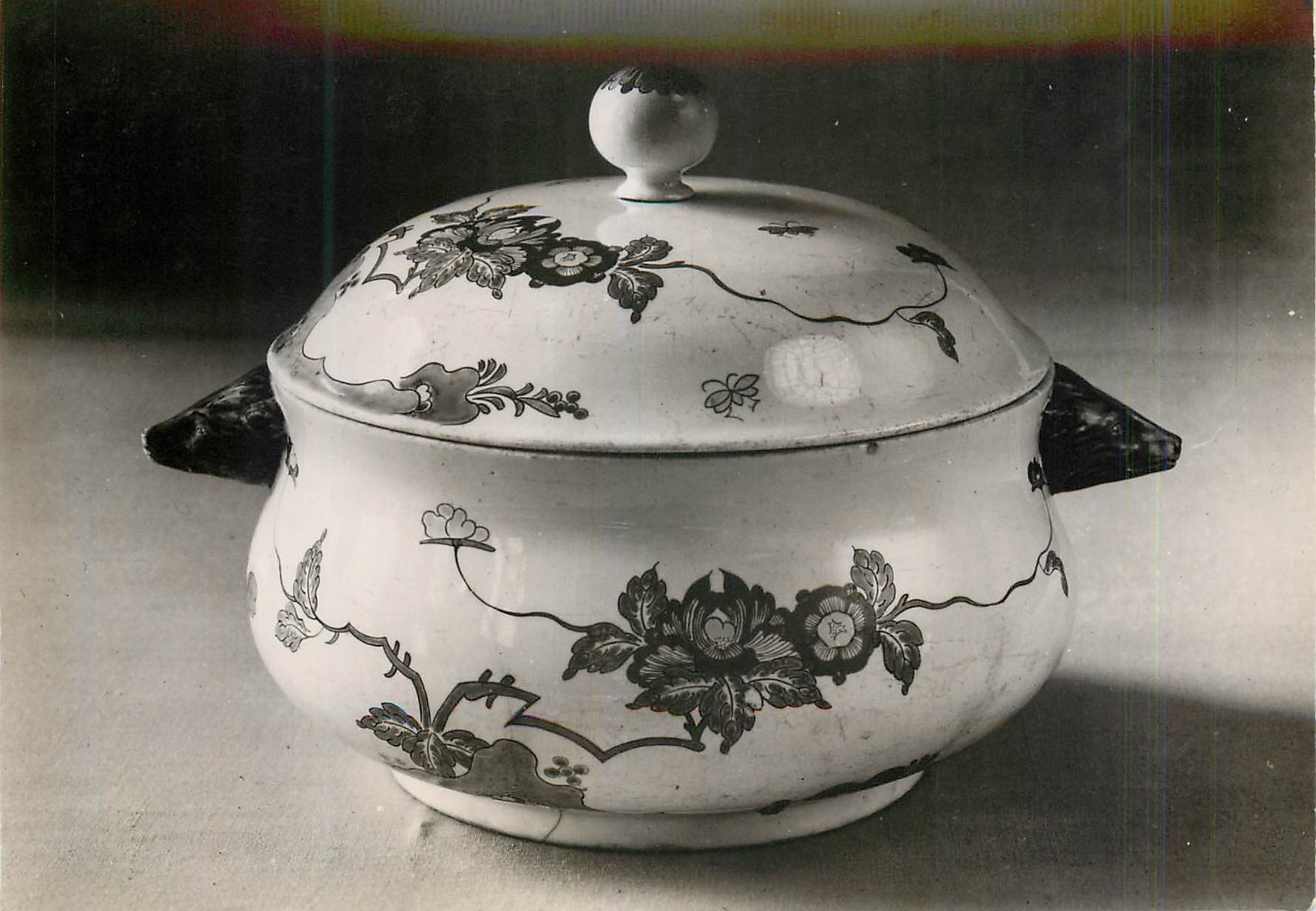 CPM Limoges Hte Vienne Musee National Adrien Dobouche France Chantilly Soupiere