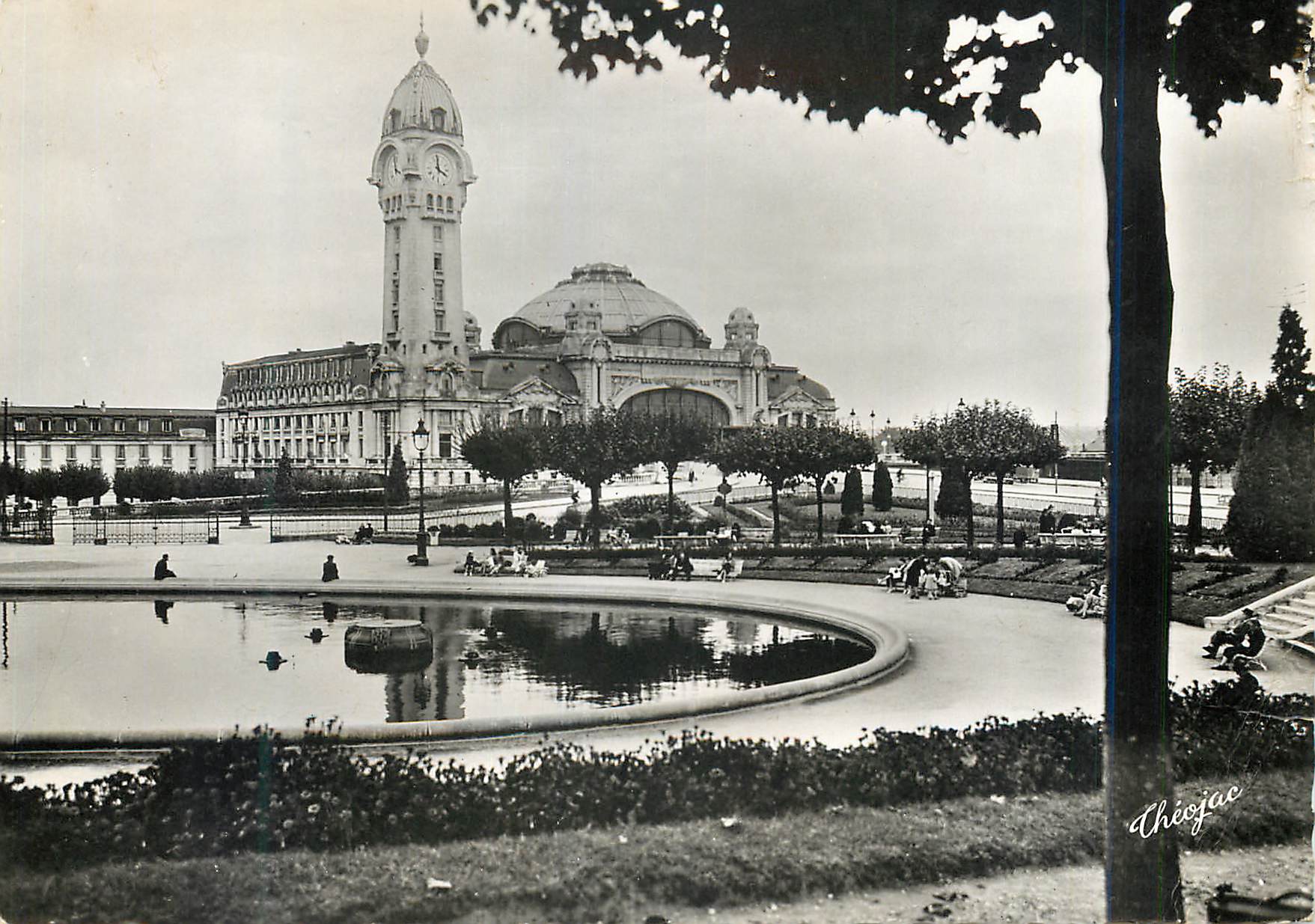 CPM Limoges Haute Vienne La Gare de Benedictins et les Jardins