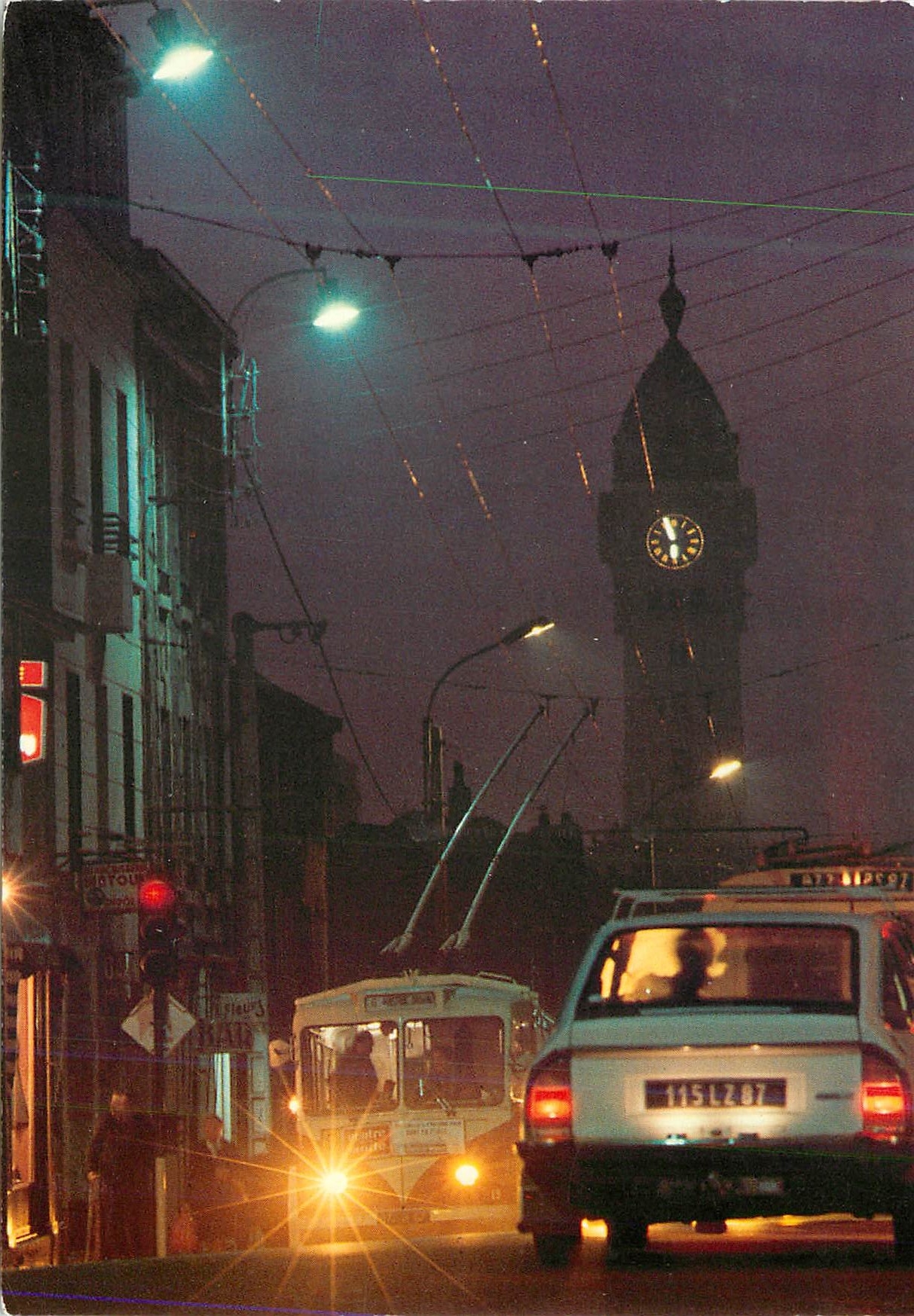 Limoges — Ambiance nocturne avec la silhouette de l'horloge de la gare des Bénédictins — (1926 à 1928) — (R.A.) © IN'ÉDITE, b.p. 1528 87020 Limoges — photo : jean daniel sudres - scope