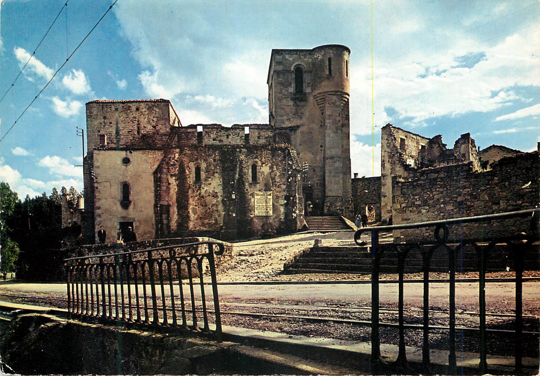CPM Oradour sur Glane Haute Vienne Cite Martyre 10 Juin 1944 L Eglise Militaria