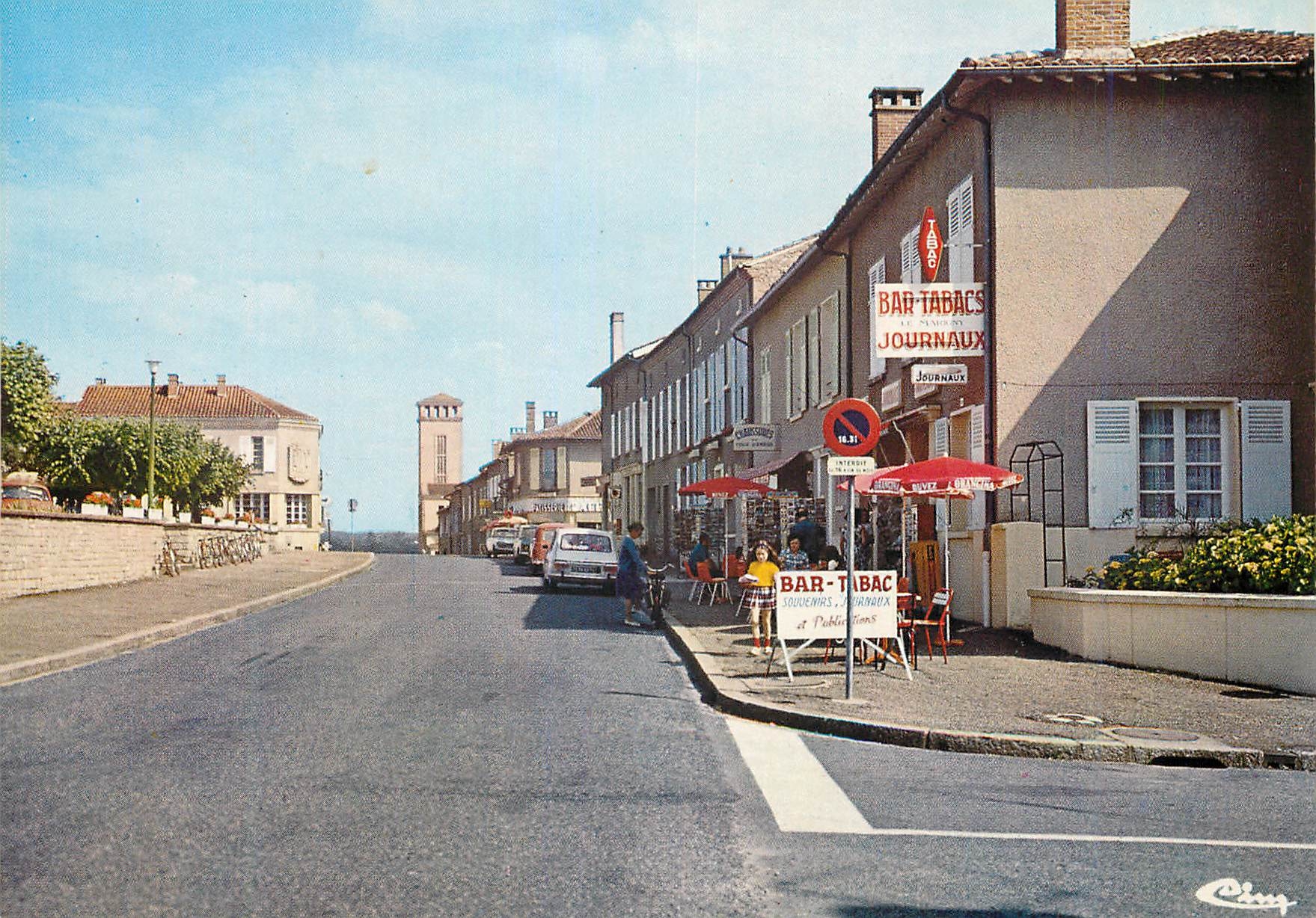 CPM Oradour sur Glane Hte Vienne Cite Martyre 10 Juin 1944 La rue du dans la nouvelle ville Militaria