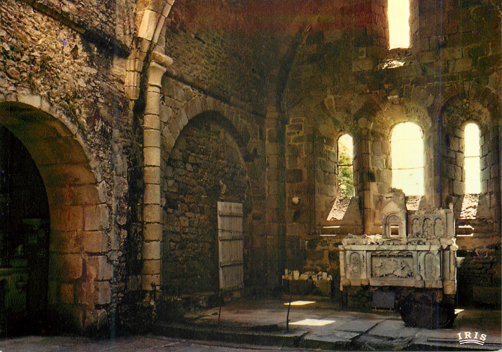 CPM Oradour sur Glane Haute Vienne Cite Martyre 10 Juin 1944 L Interieur de l eglise Militaria