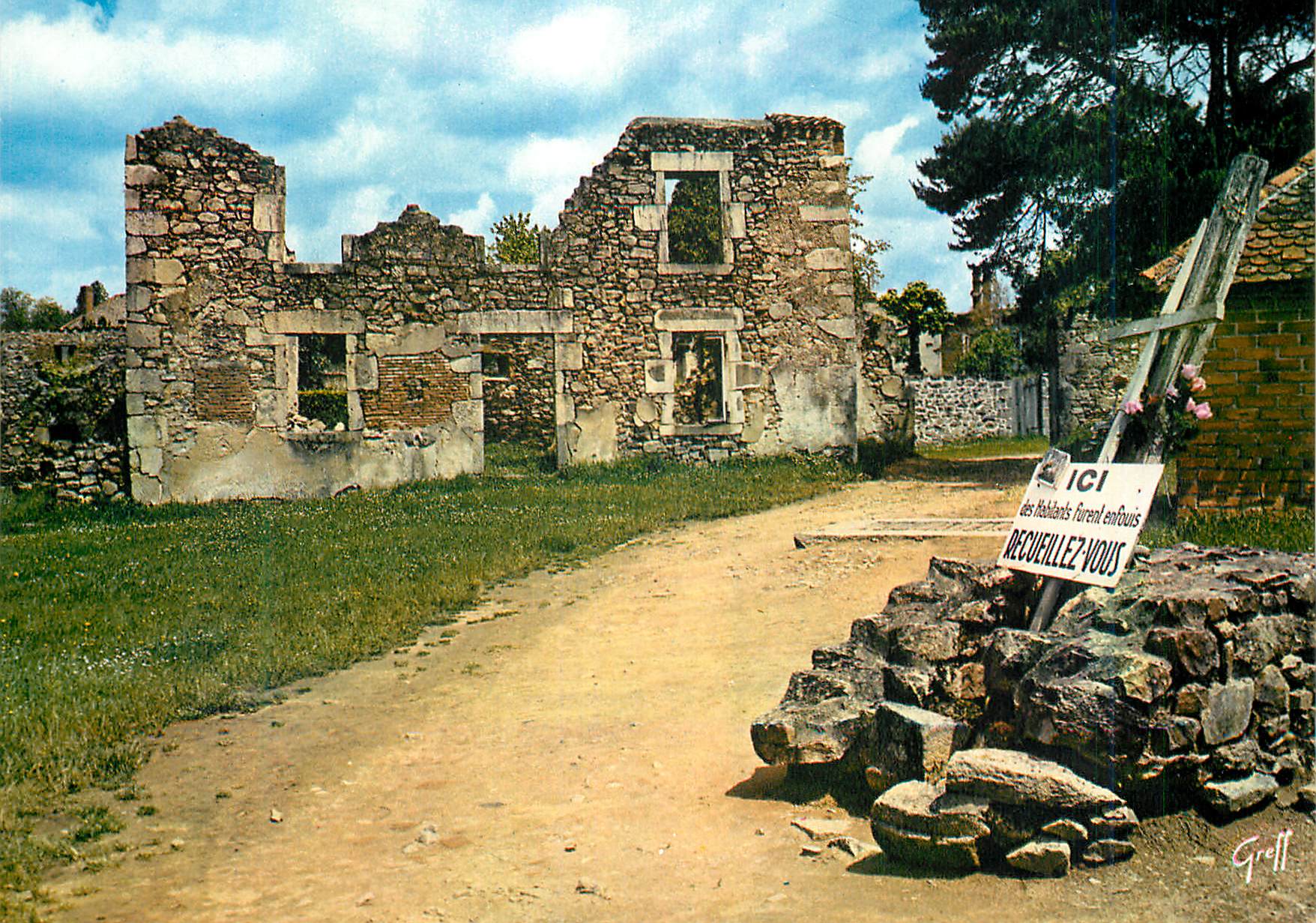 CPM Oradour sur Glane Hte Vienne Cite Martyre 10 Juin 1944 Cite Martyre Les Nazis firent fusiller les hommes bruler des 