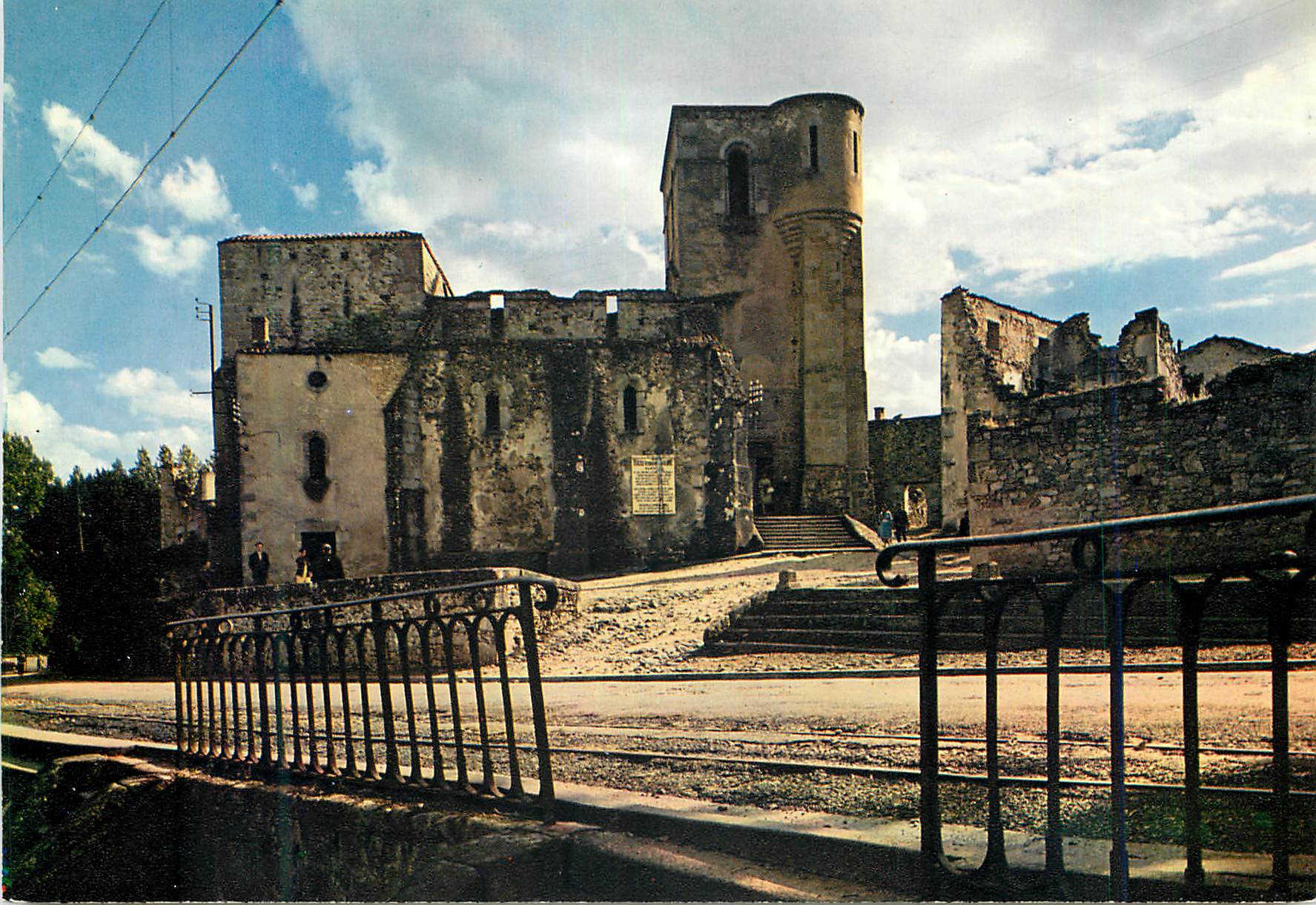 CPM Oradour sur Glane Haute Vienne Cite Martyre 10 Juin 1944 L eglise Militaria