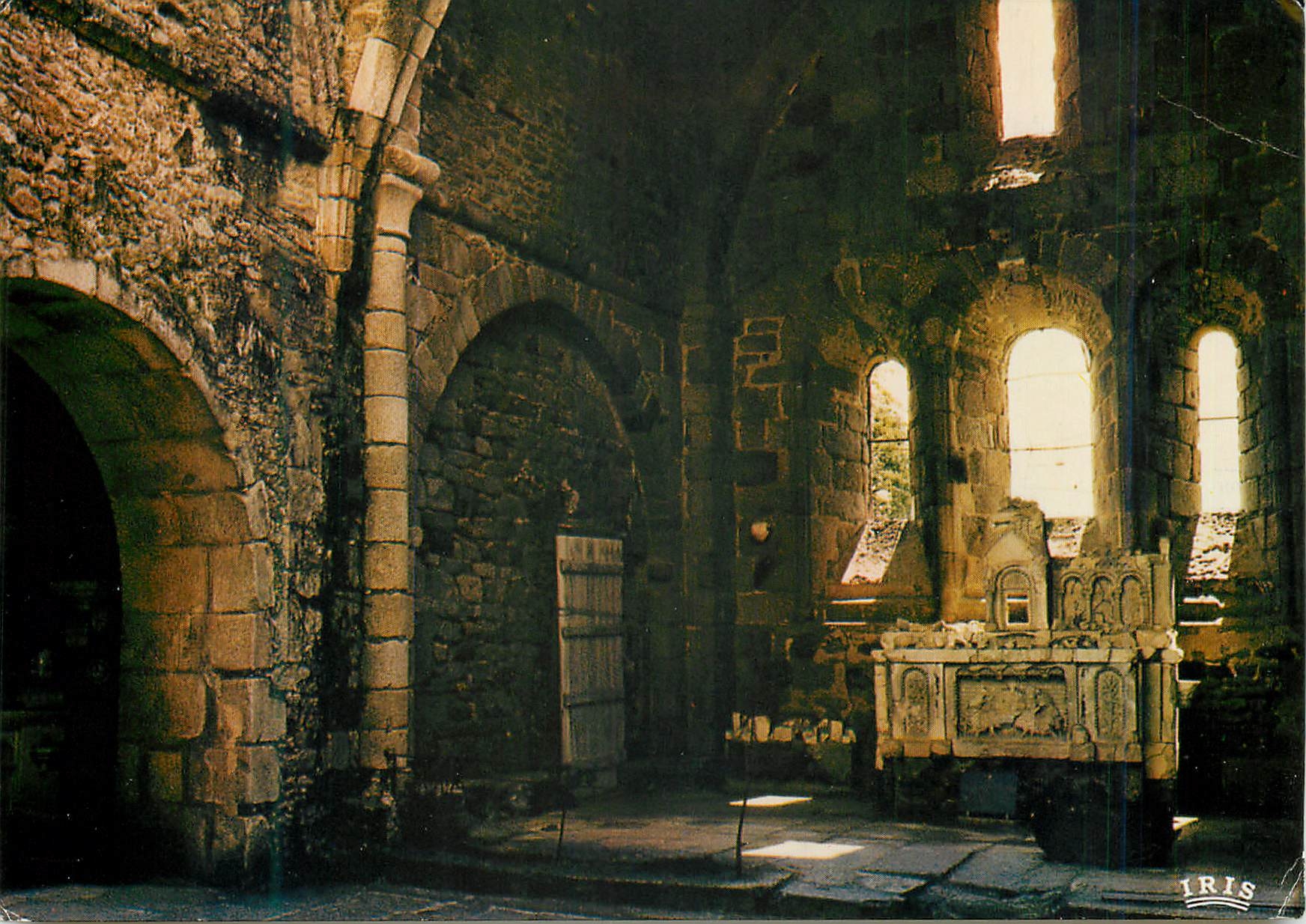 CPM Oradour sur Glane Haute Vienne Cite martyre 10 Juin 1944 L interieur de l eglise Militaria