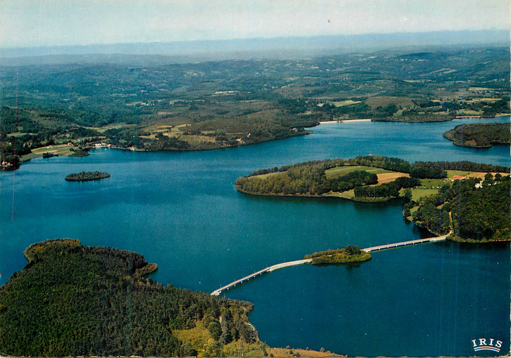 CPM Limousin Pittoresque Entre Peyrat la Chateau et Royere Le Lac de Vassivieres Vue generale
