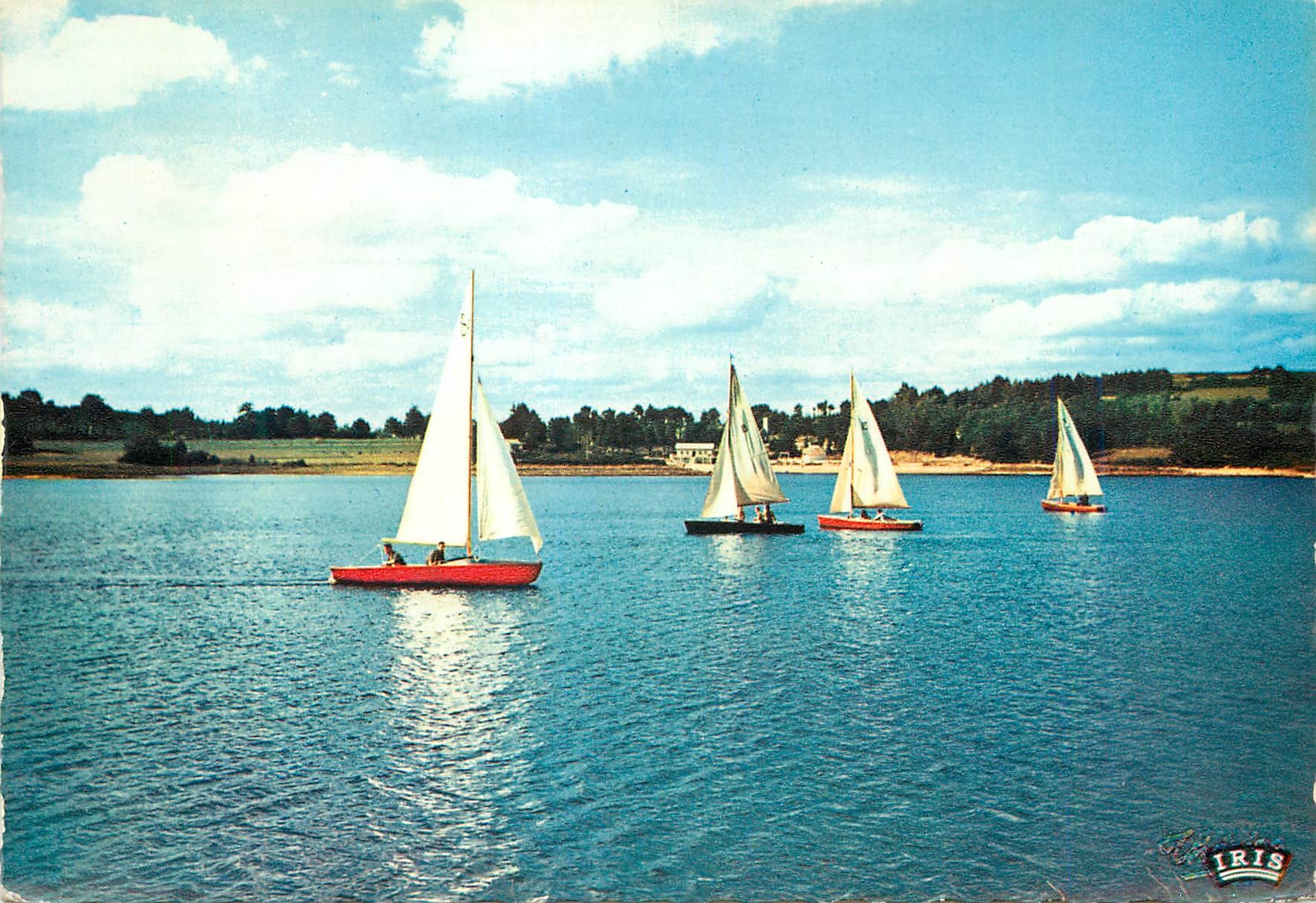CPM Le Limousin Pittoresque Entre Peyrat le Chateau et Royere Le Lac de Vassivieres Les Regates Bateaux