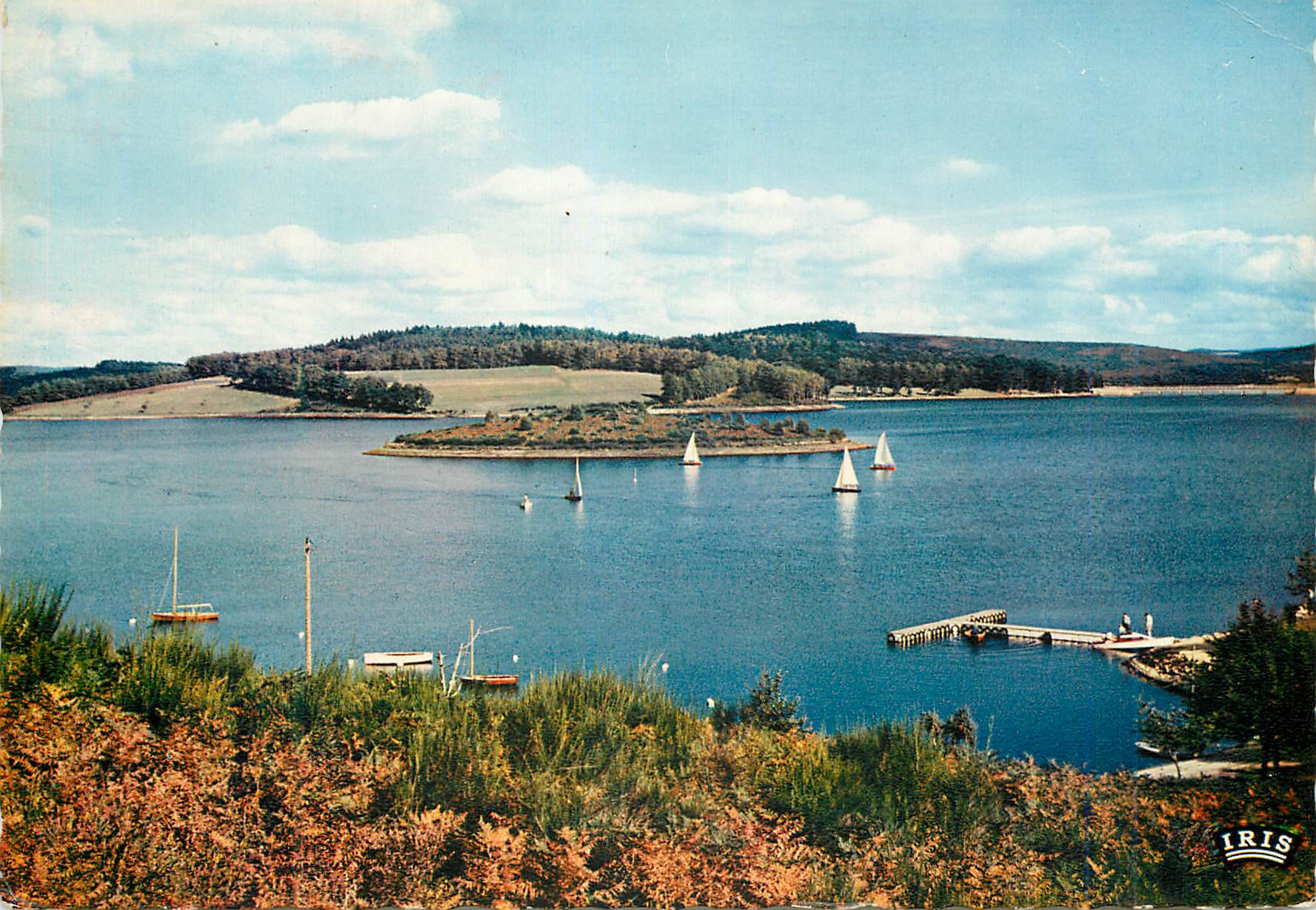 CPM Le Limousin Pittoresque Entre Peyrat le Chateau et Royere Le Lac de Vassivieres L Isle aux Serpents