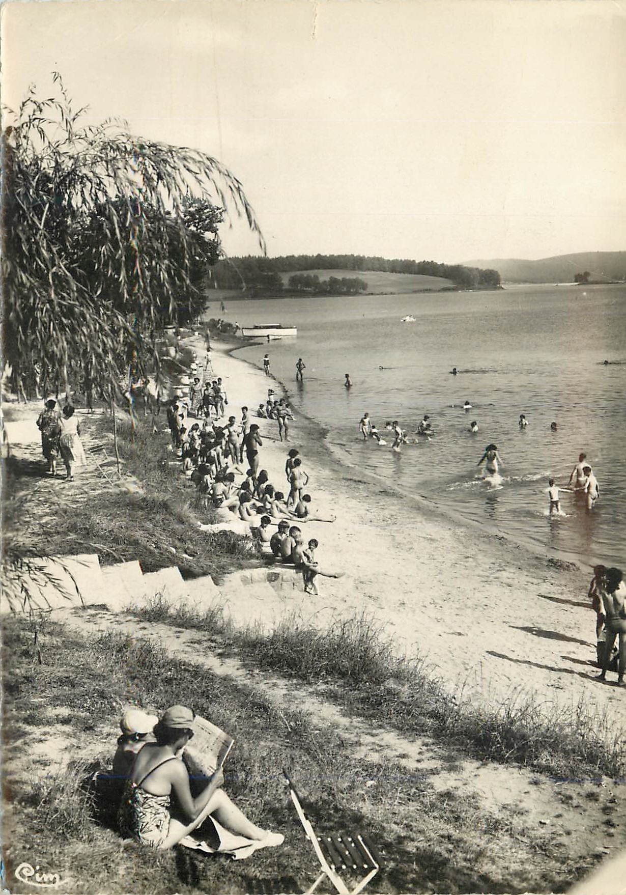 CPM Peyrat le Chateau Hte Vienne La de Vassiviere Plage de l Escale
