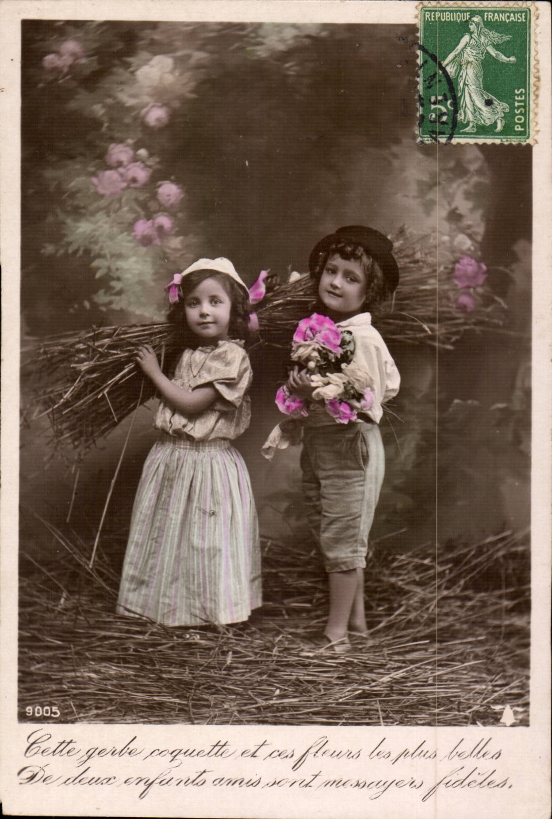 CPA Fantaisie Cette gerbe coquette et ces fleurs les plus belles de deux enfants sont messagers fideles