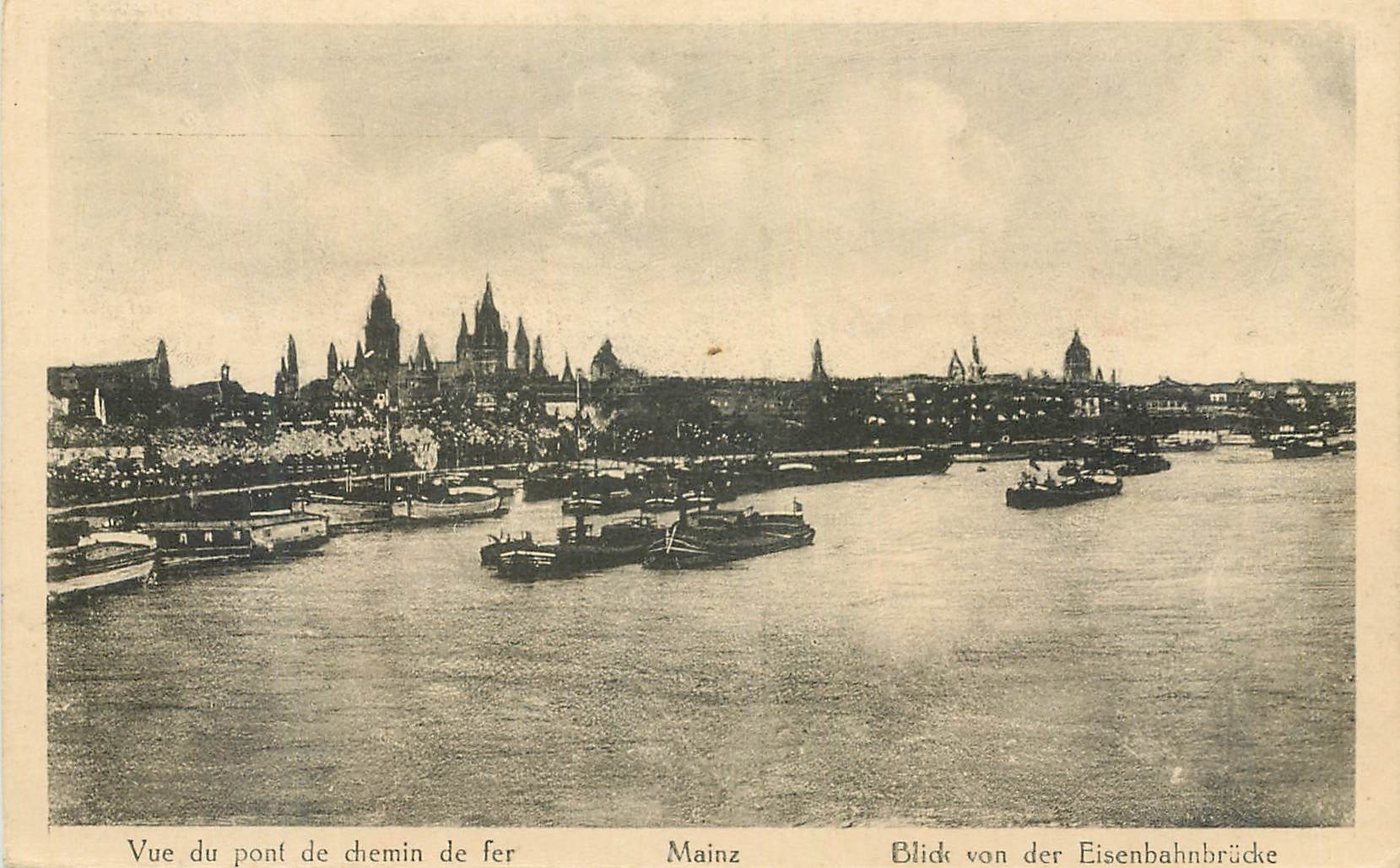 CPA Vue de Pont de chemin de Fer Mainz Bateaux