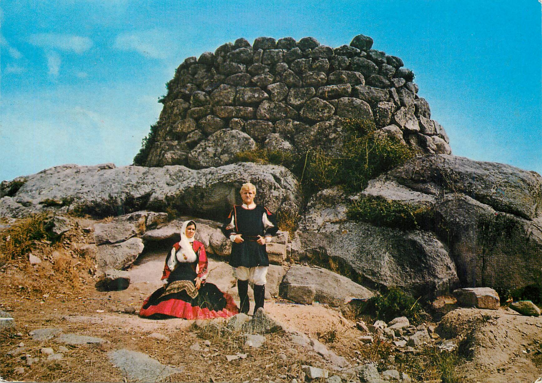 CPM Nuoro Costumes et Nuraghe de Tanca Manna