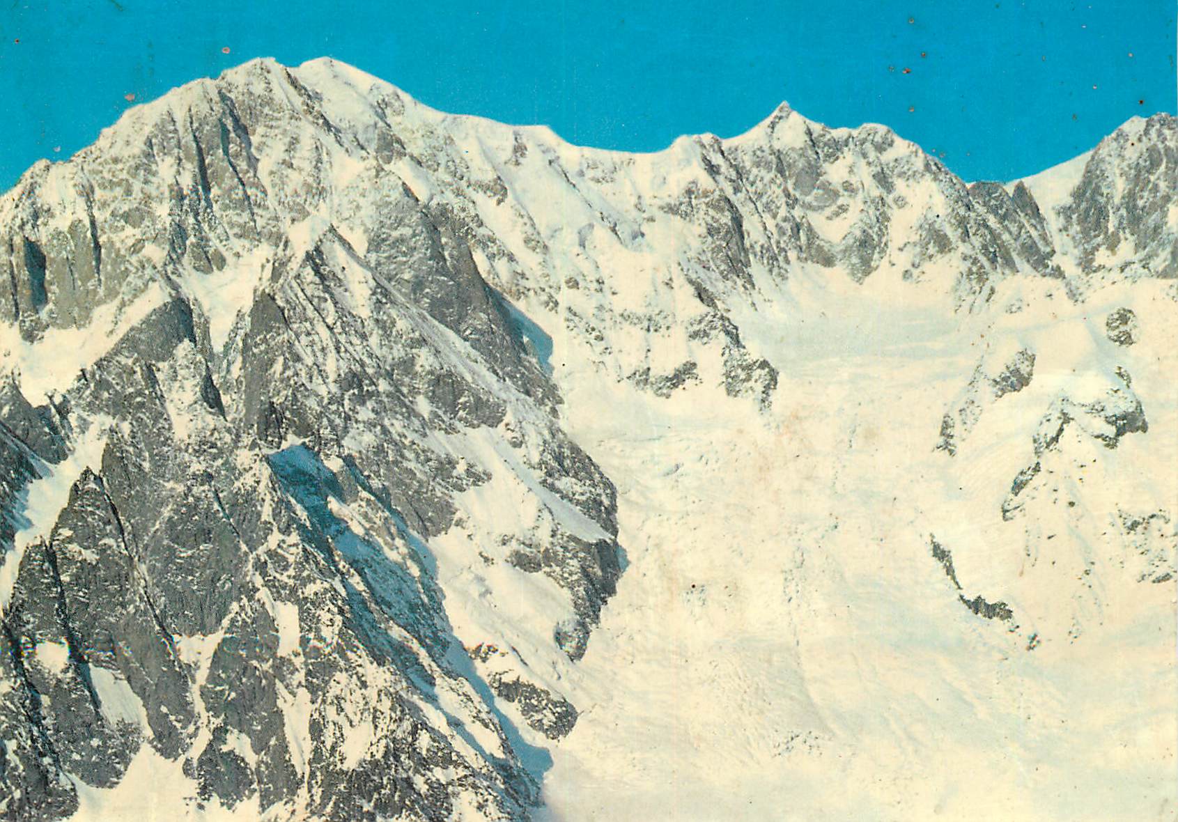CPM Catena del Monte Bianco Vue aerienne du cote Italien et du glacer de la Brenvo