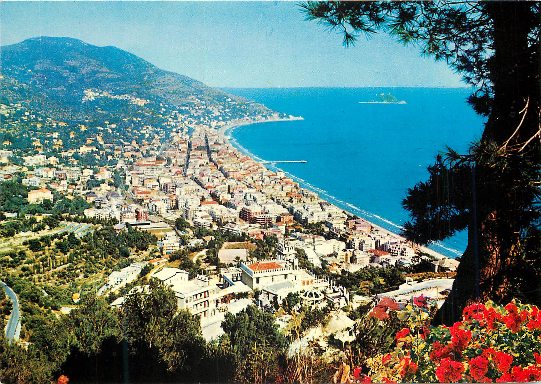 CPM Alassio Riviera des Fleurs Vue generale
