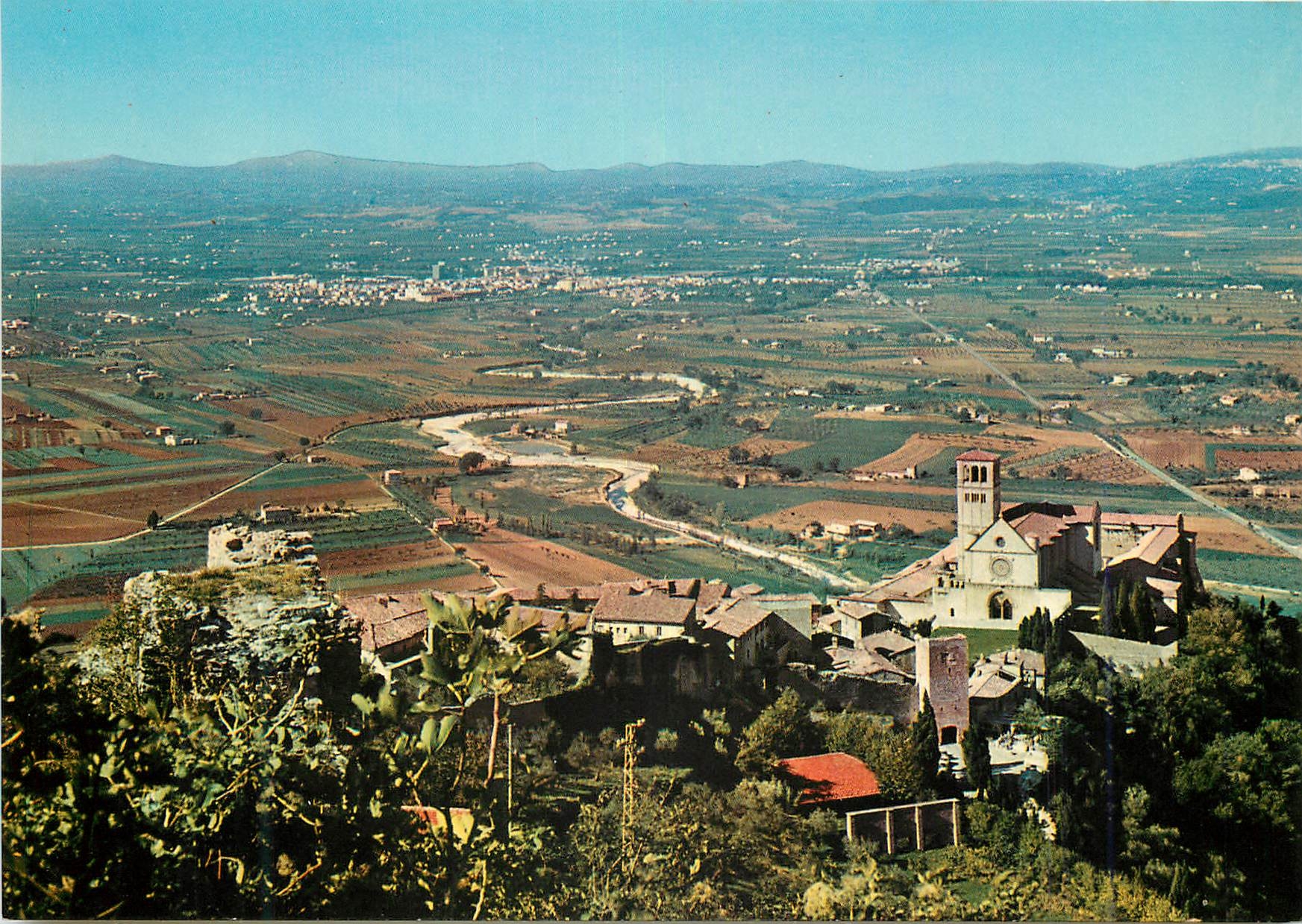 CPM Assisi Basilique de St Francois et Campagne Ombrienne