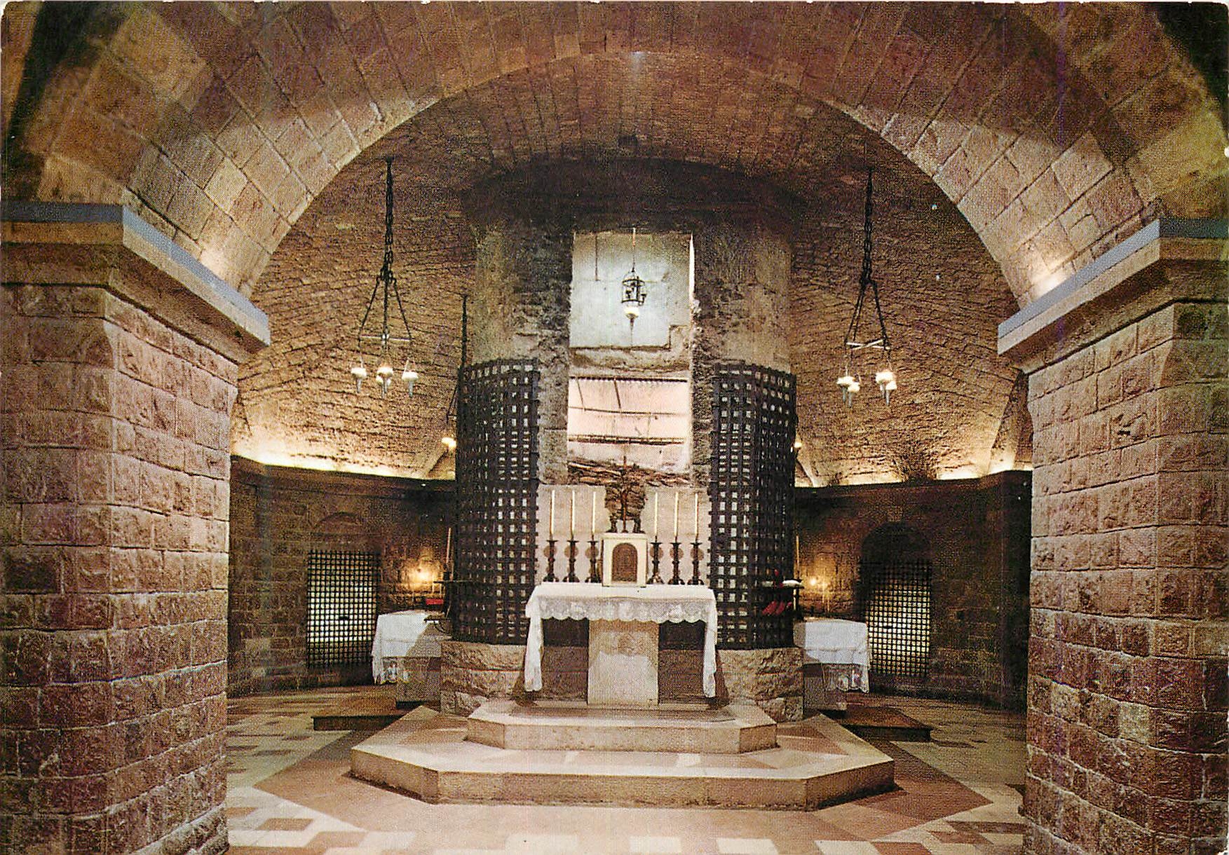 CPM Assisi La Basilique de Saint Francois la tombe du Saint