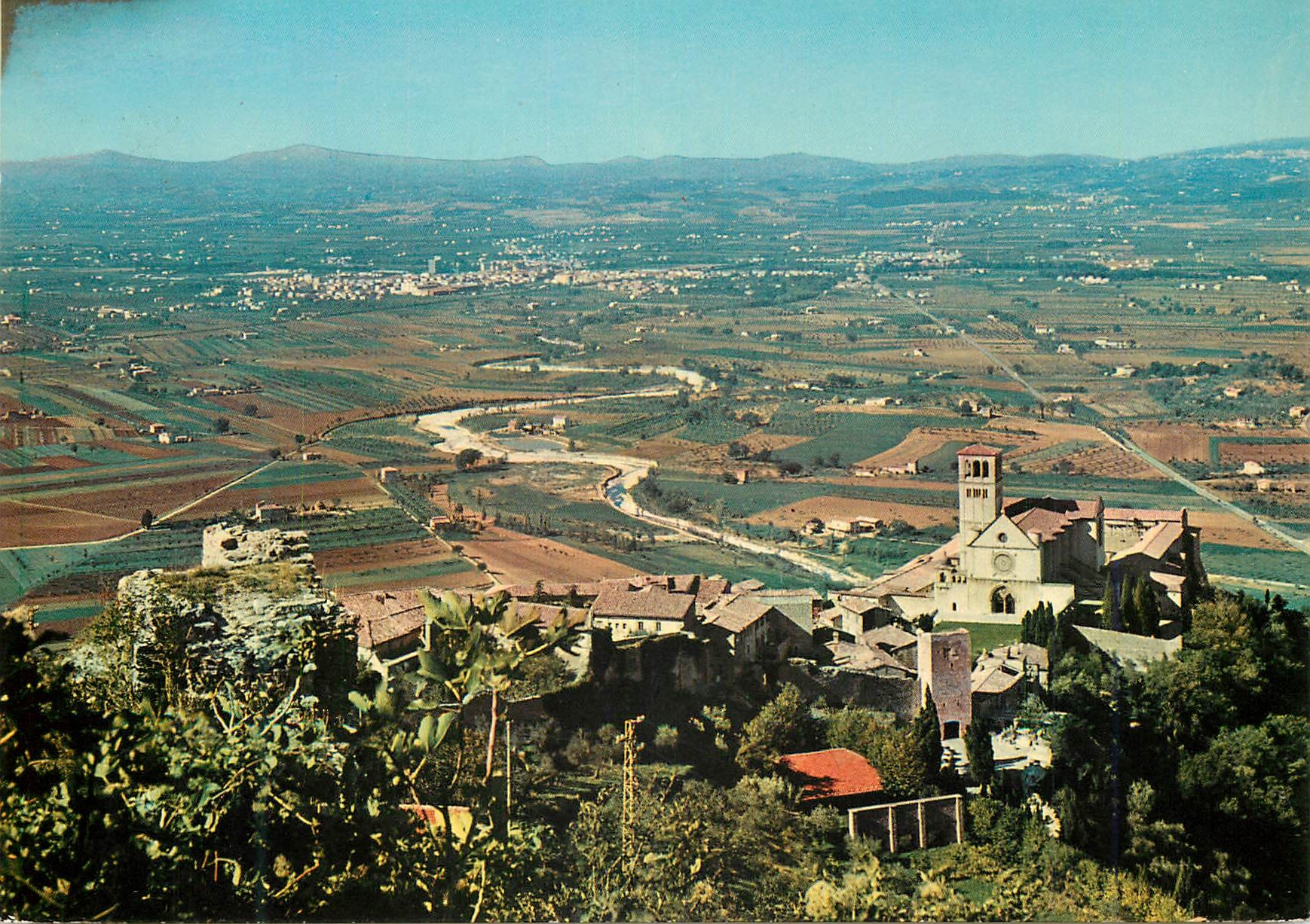 CPM Assisi Basilique de St Francois et Campagne Ombrienne
