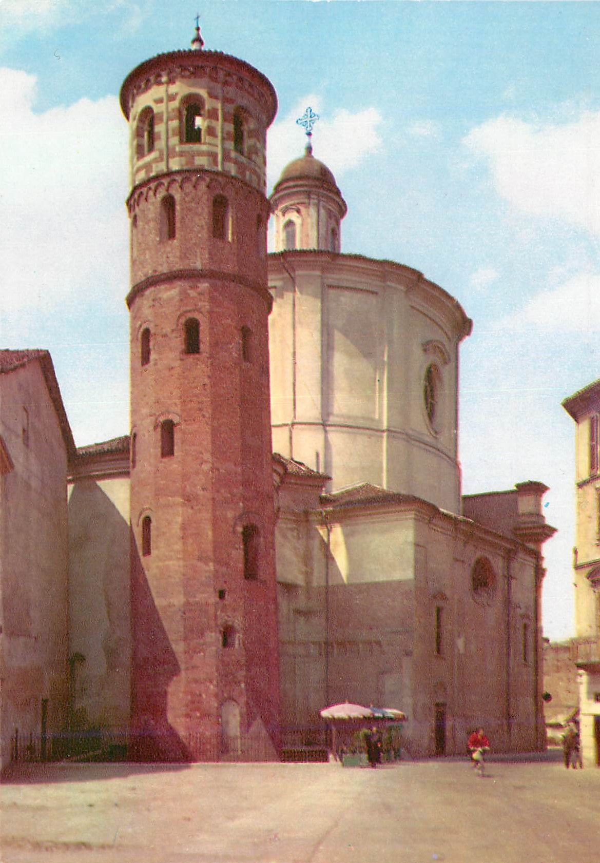 CPM La tour rouge d Auguste et l eglise de St Catherine