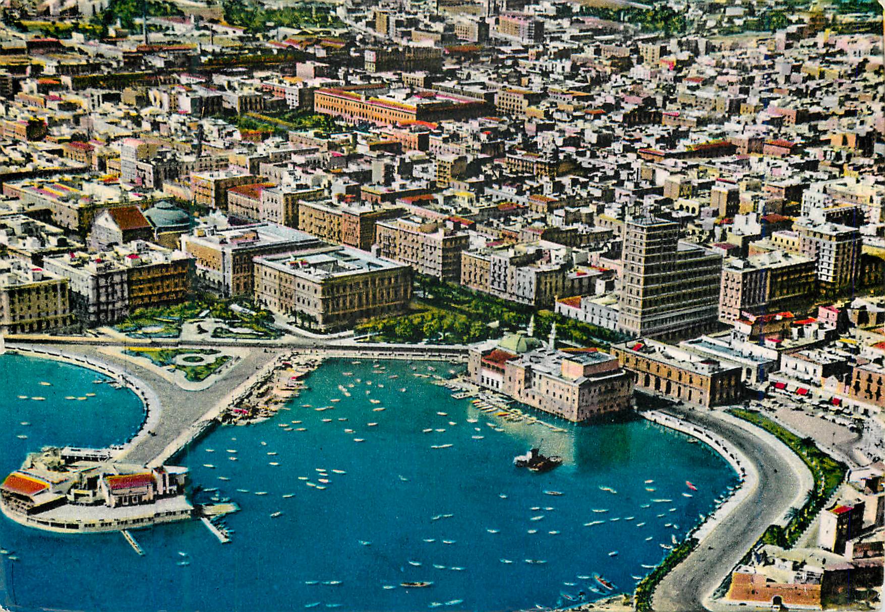 CPM Bari Vue generale prise de l avion