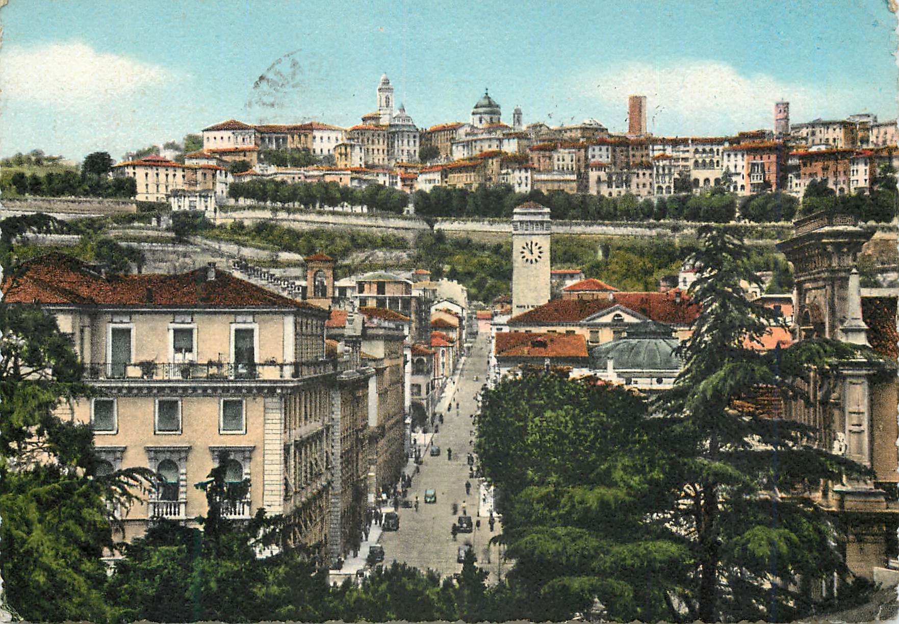 CPM Bergamo Vue generale de la ville superieure prise de la place B Beiotti