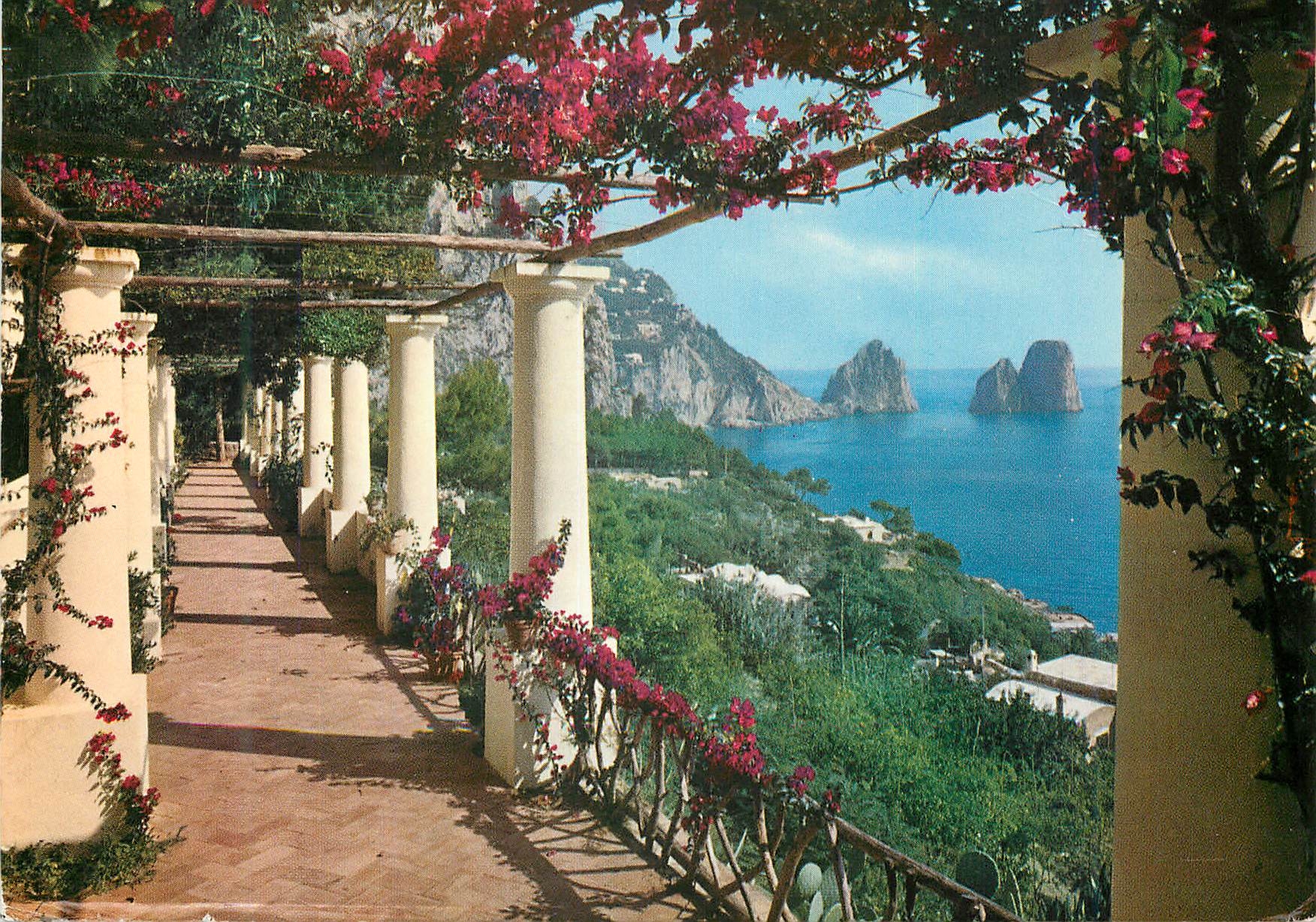 CPM Capri Les Faraglione vus d une Villa de Capri