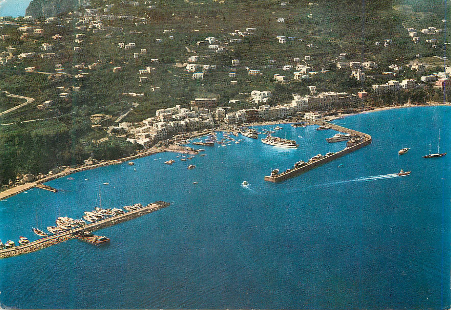CPM Capri Vue aerienne Marina Grande et le port