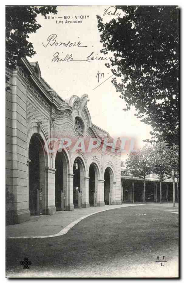 Vichy CPA Les arcades