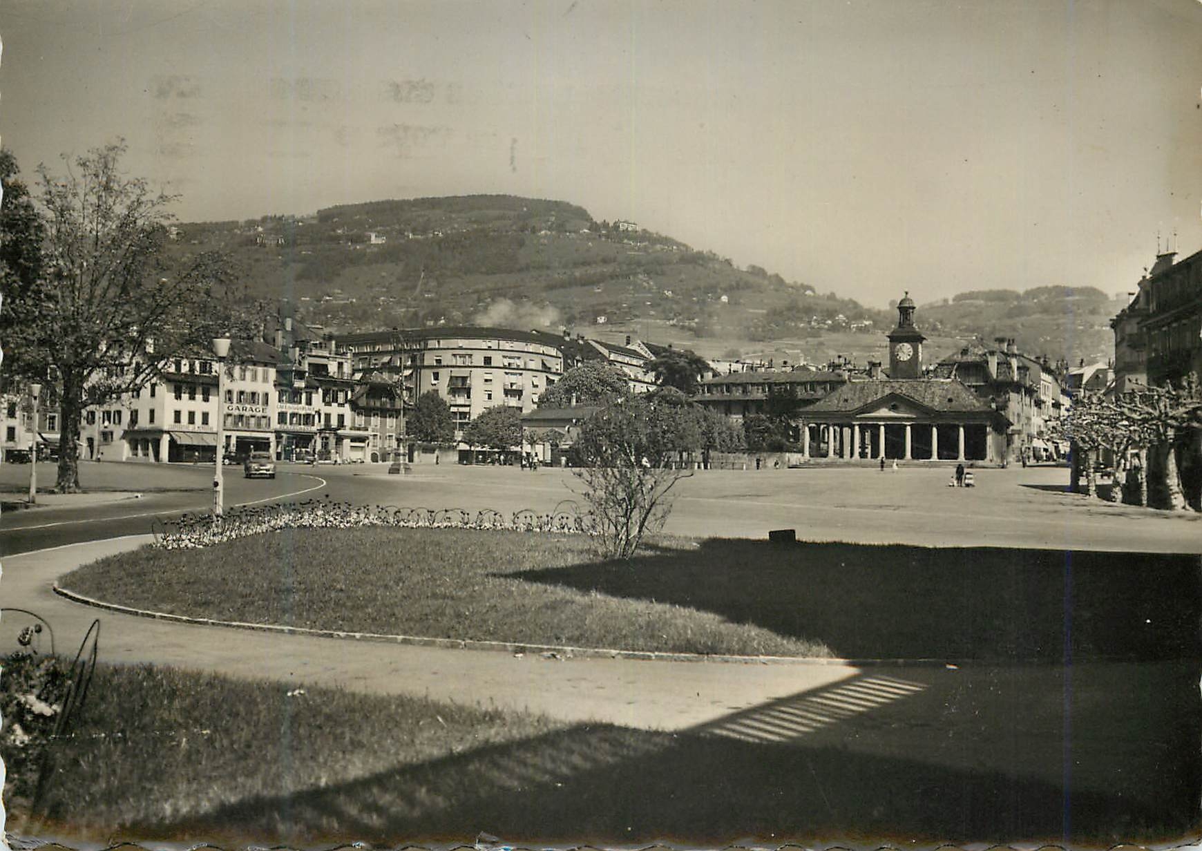 CPM Vevey Place du Marche et Mont Pelerin