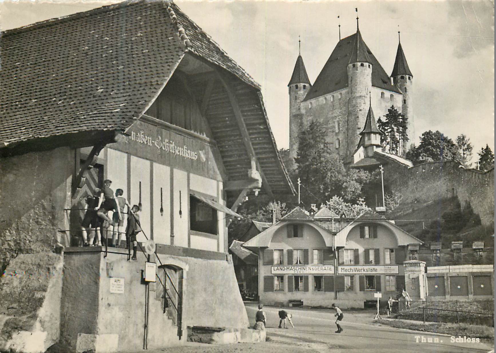 Thun. Schloss — Ansicht des Schlosses und des Gebäudes 'Naben-Schützenhaus' — Photoglob-Wehrli A. G., Zürich