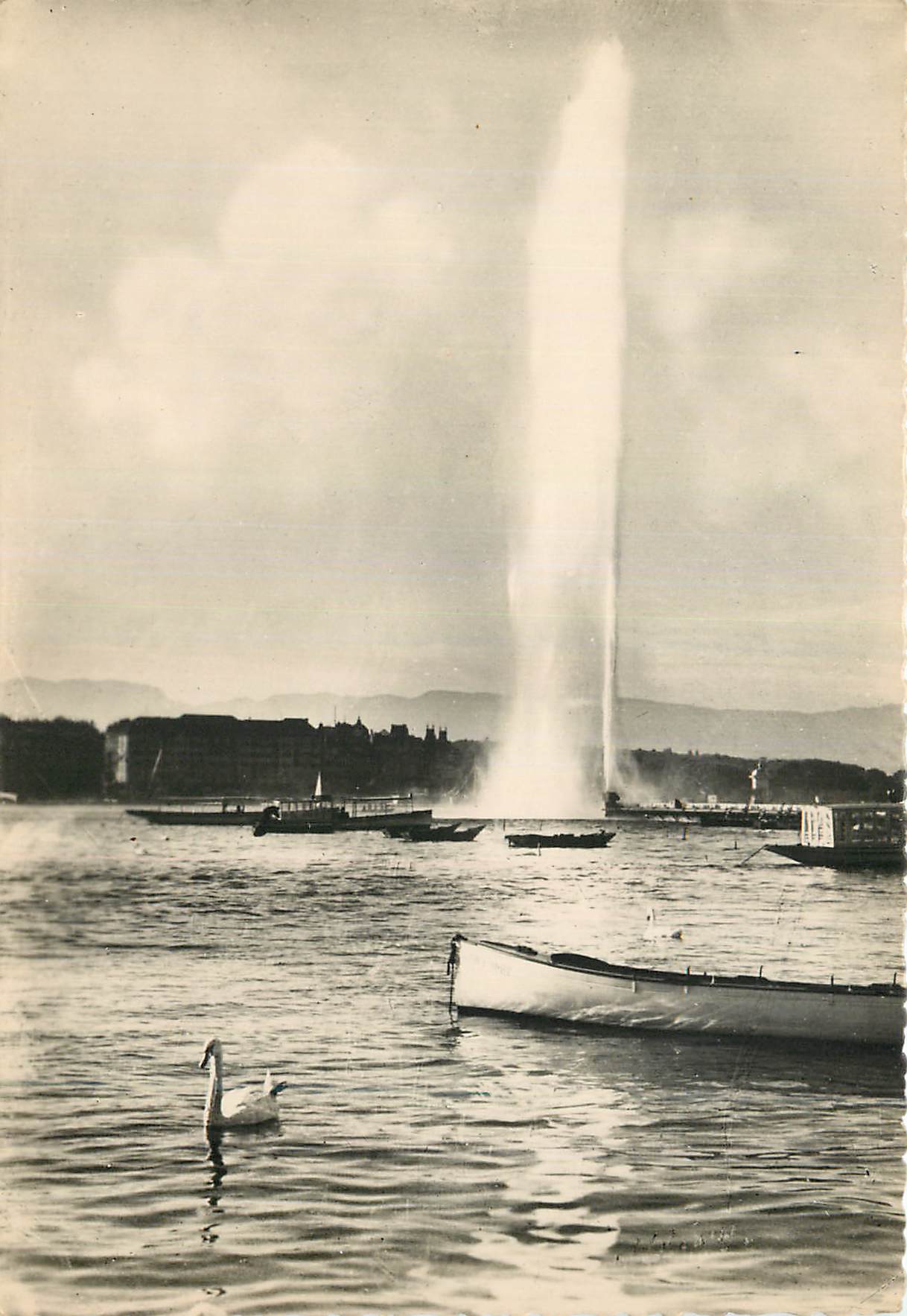 CPM Geneve Le Jet d'eau de 90 metres et la rade