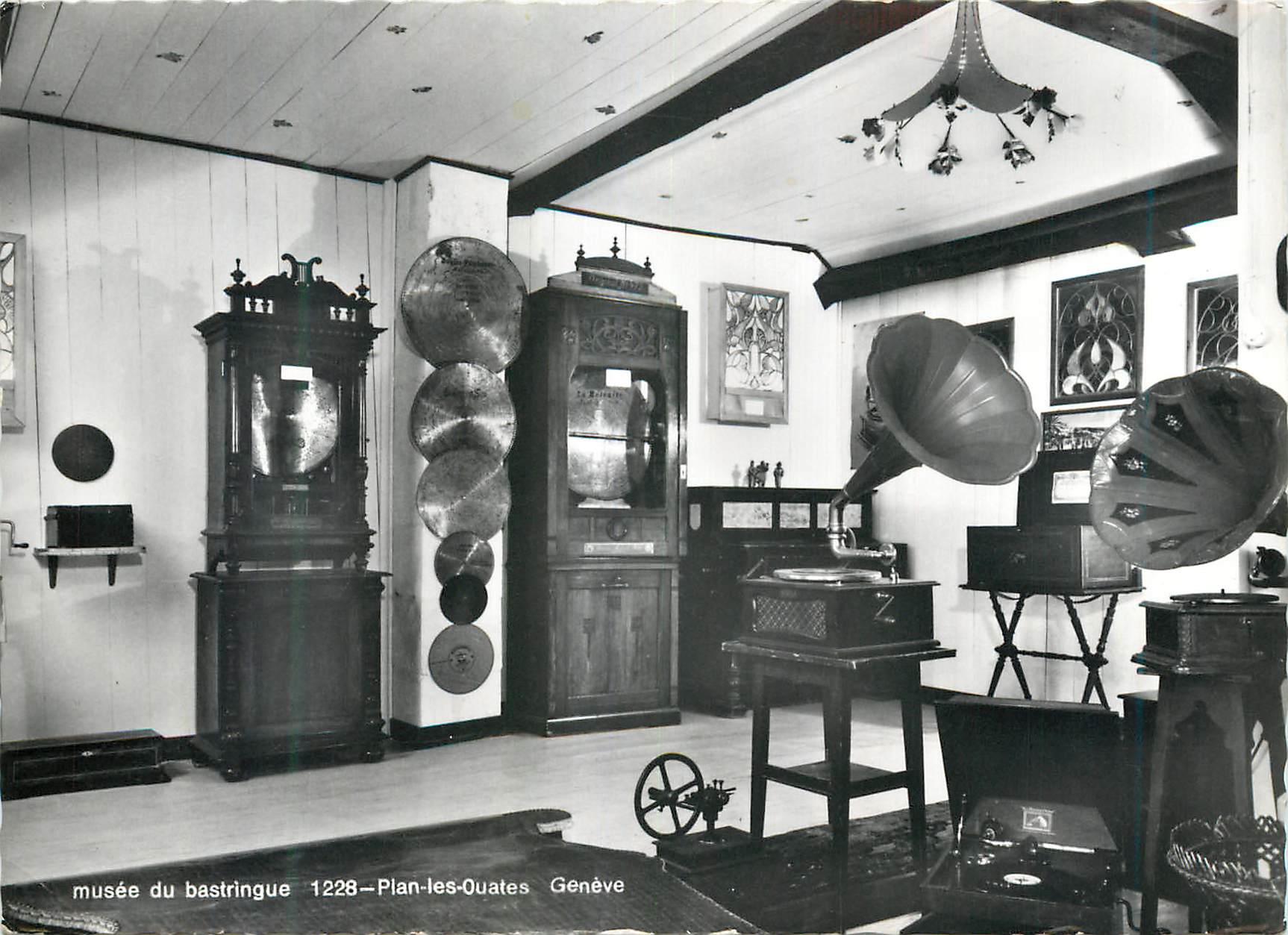 CPM Geneve Musee du bastringue Plan les Ouates Gramophones