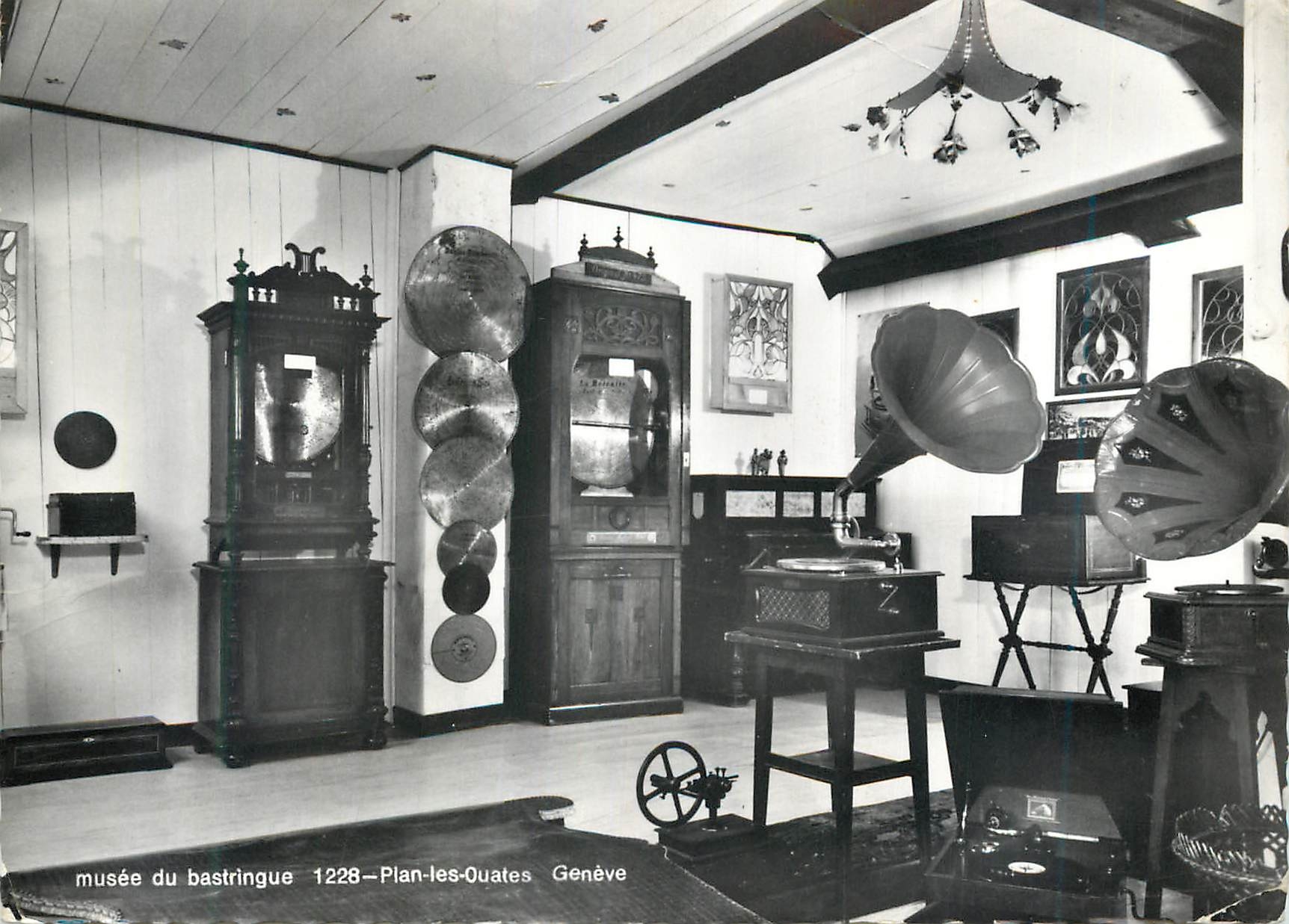 CPM Geneve Musee du bastringue Plan les Ouates Gramophones