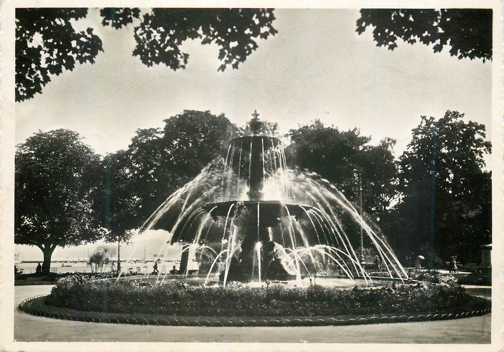 CPM Geneve Fontaine de la Promenade du Lac