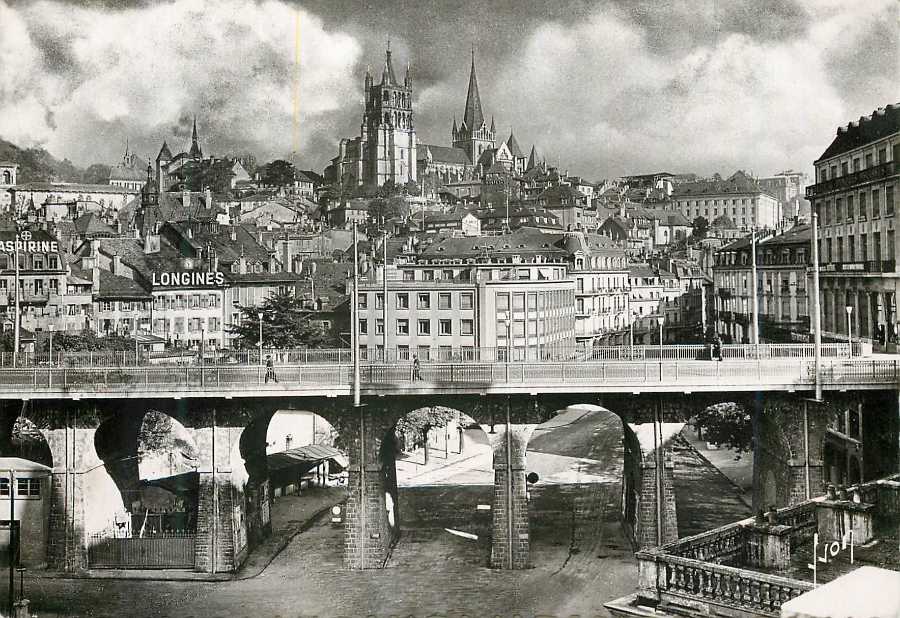 CPM Lausanne (Suisse) Le grand pont et la Cathedrale