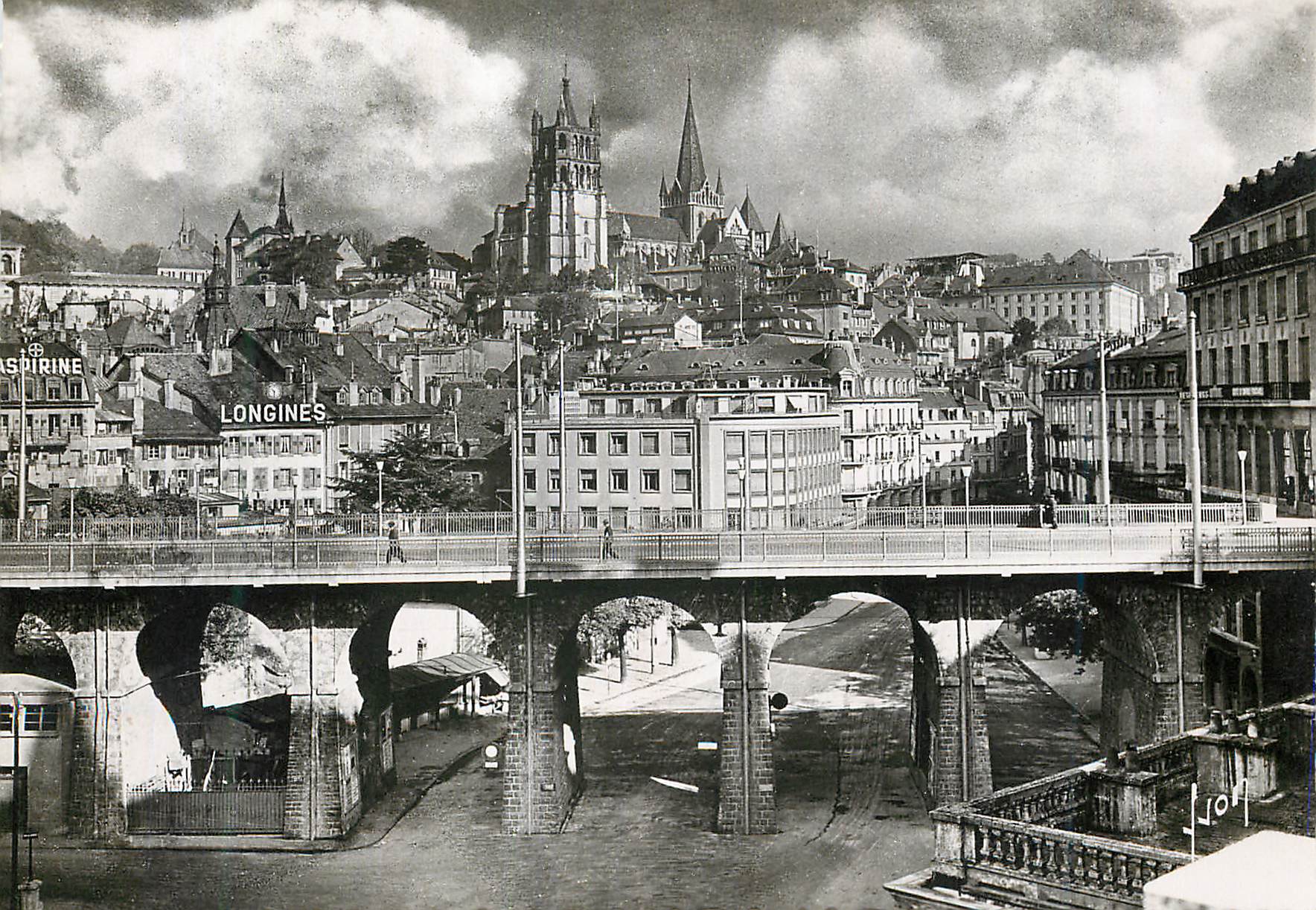 CPM Lausanne (Suisse) Le grand pont et la Cathedrale