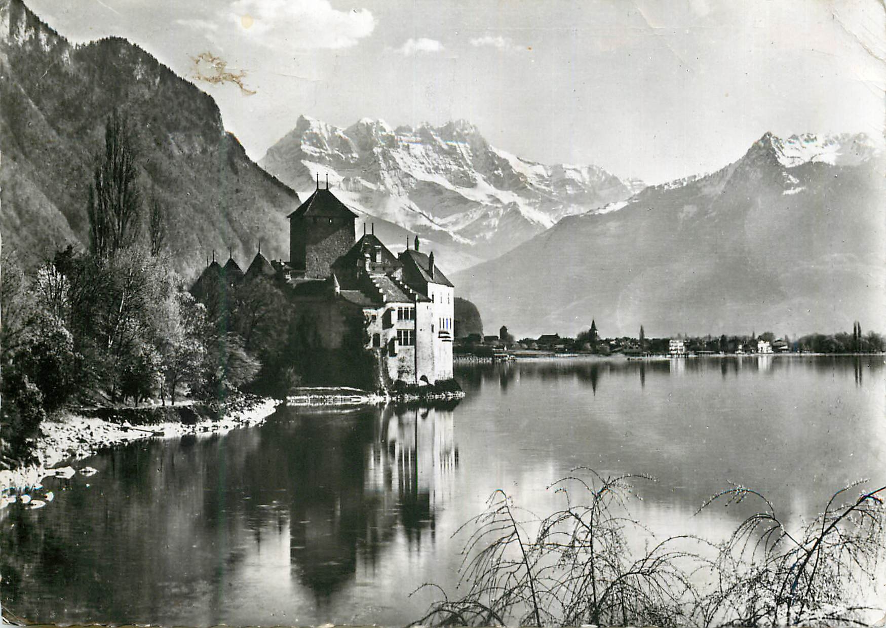 CPM Montreux Chateau de Chillon et les Dents-du-Midi