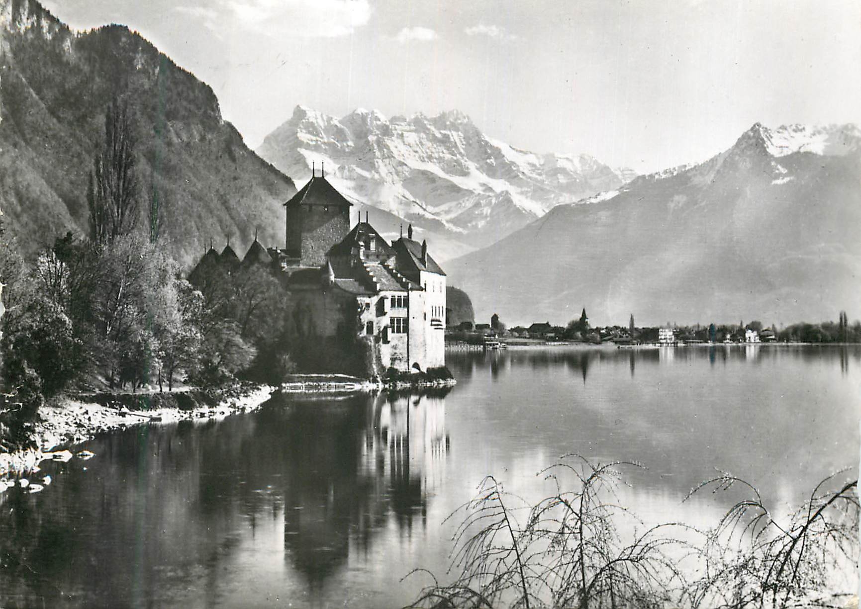 CPM Montreux Chateau de Chillon et Dents-du-Midi