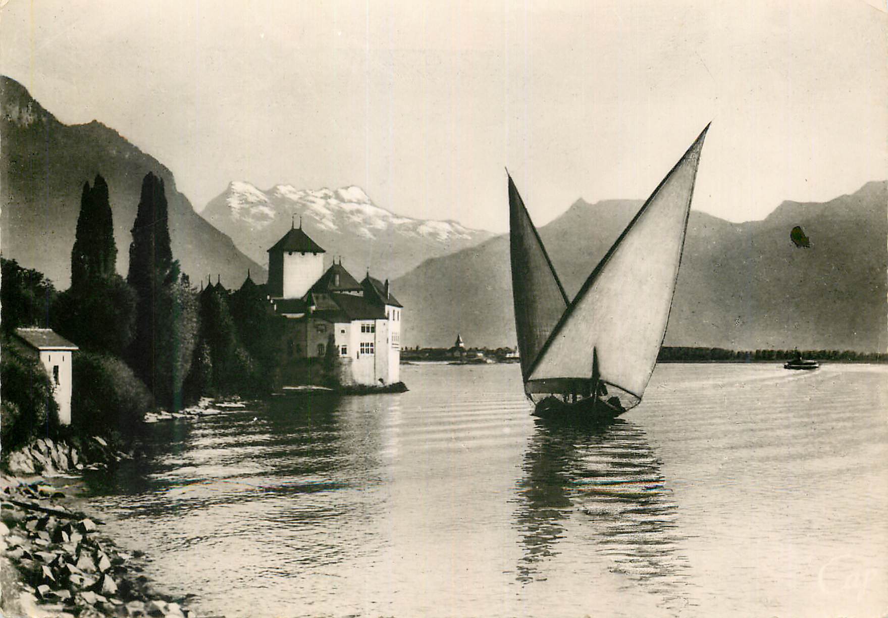 CPM Montreux Lac Leman Chateau de Chillon et la Dent-du-Midi Bateau