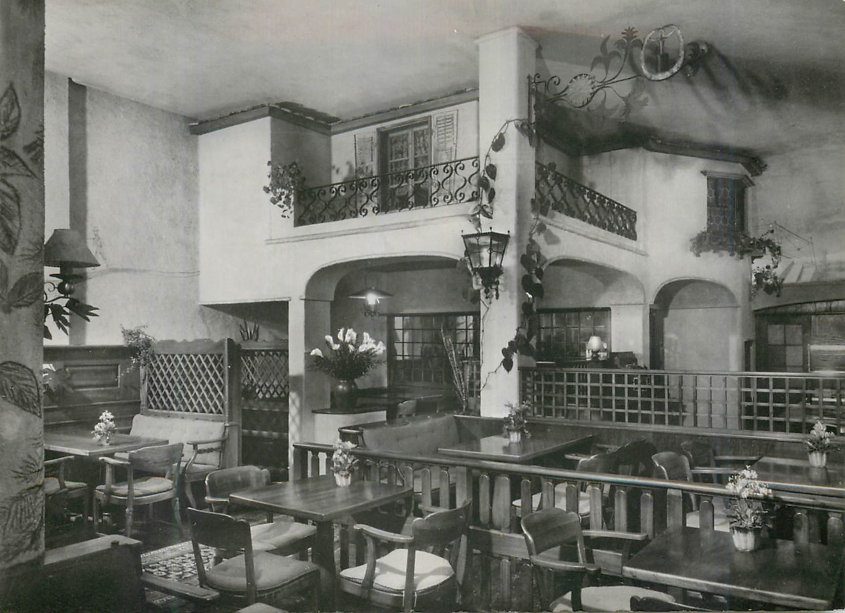 „Grüner Heinrich“ — Tea Room am Bellevueplatz — Fabrication et édition « Digra », Zurich 2