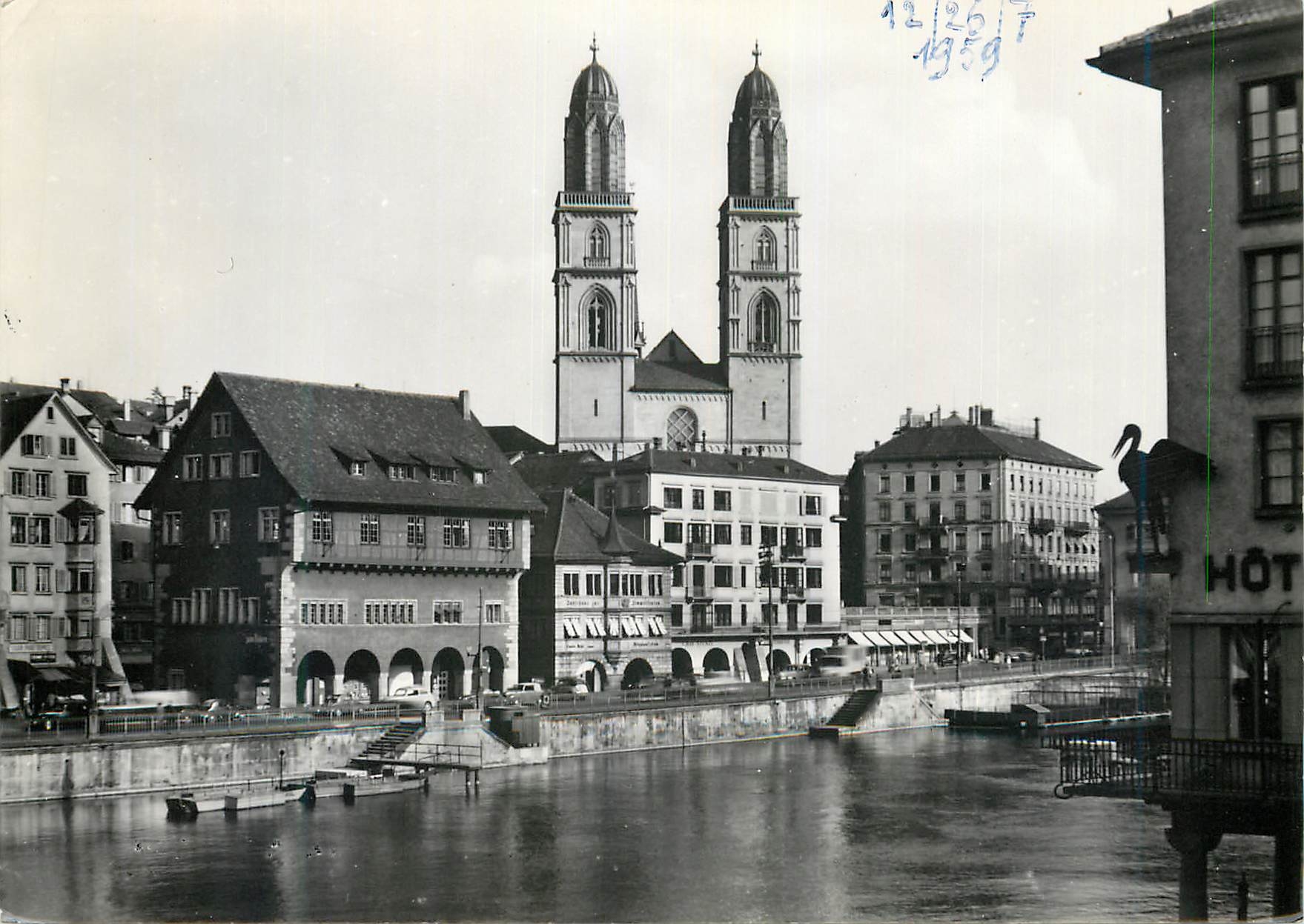 Zurich — Zunfthäuser z. Rüden und Zimmerleuten mit Grossmünster — fabrication suisse