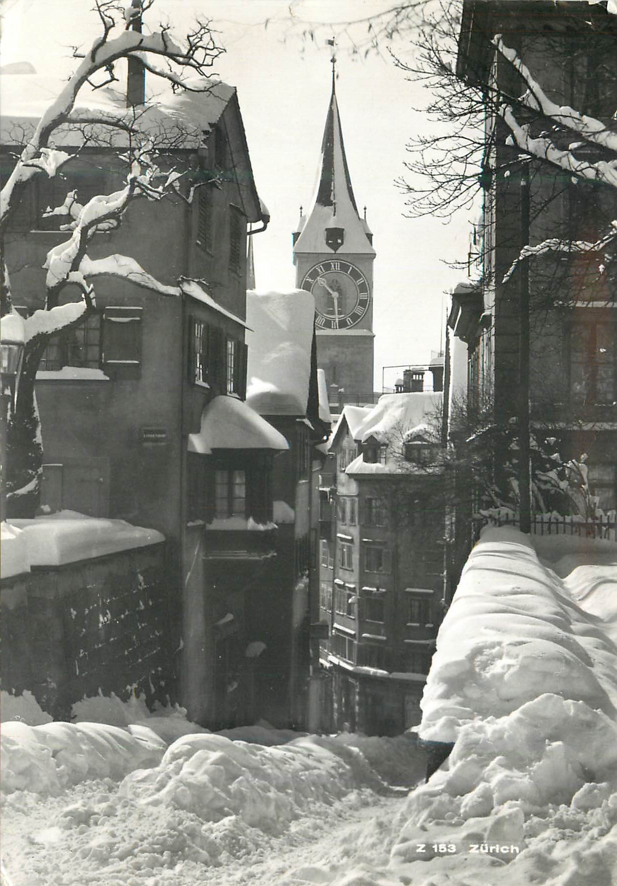 Zurich — rue enneigée avec la tour de l'horloge — Z 153