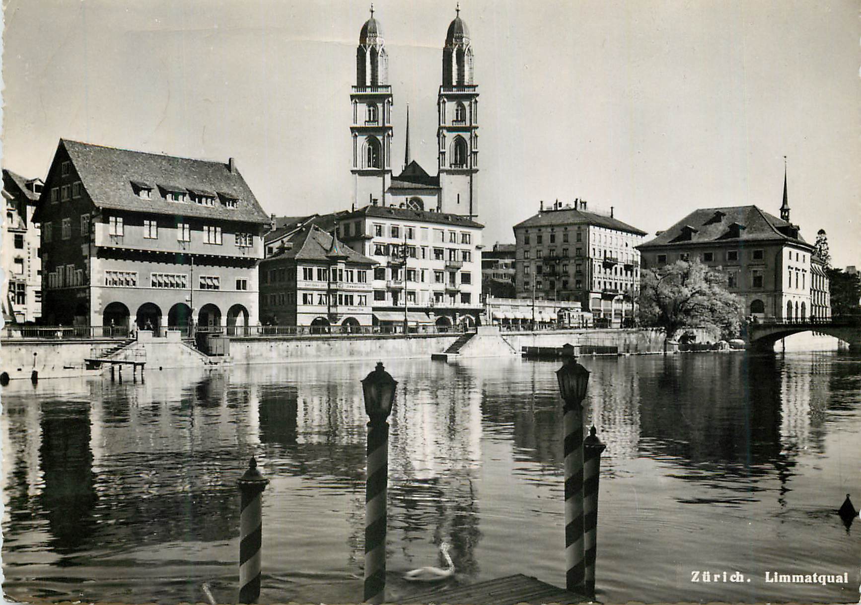 Zurich - Limmatquai — vue des deux tours de la cathédrale — Photoglob-Wehrli A.-G., Zürich