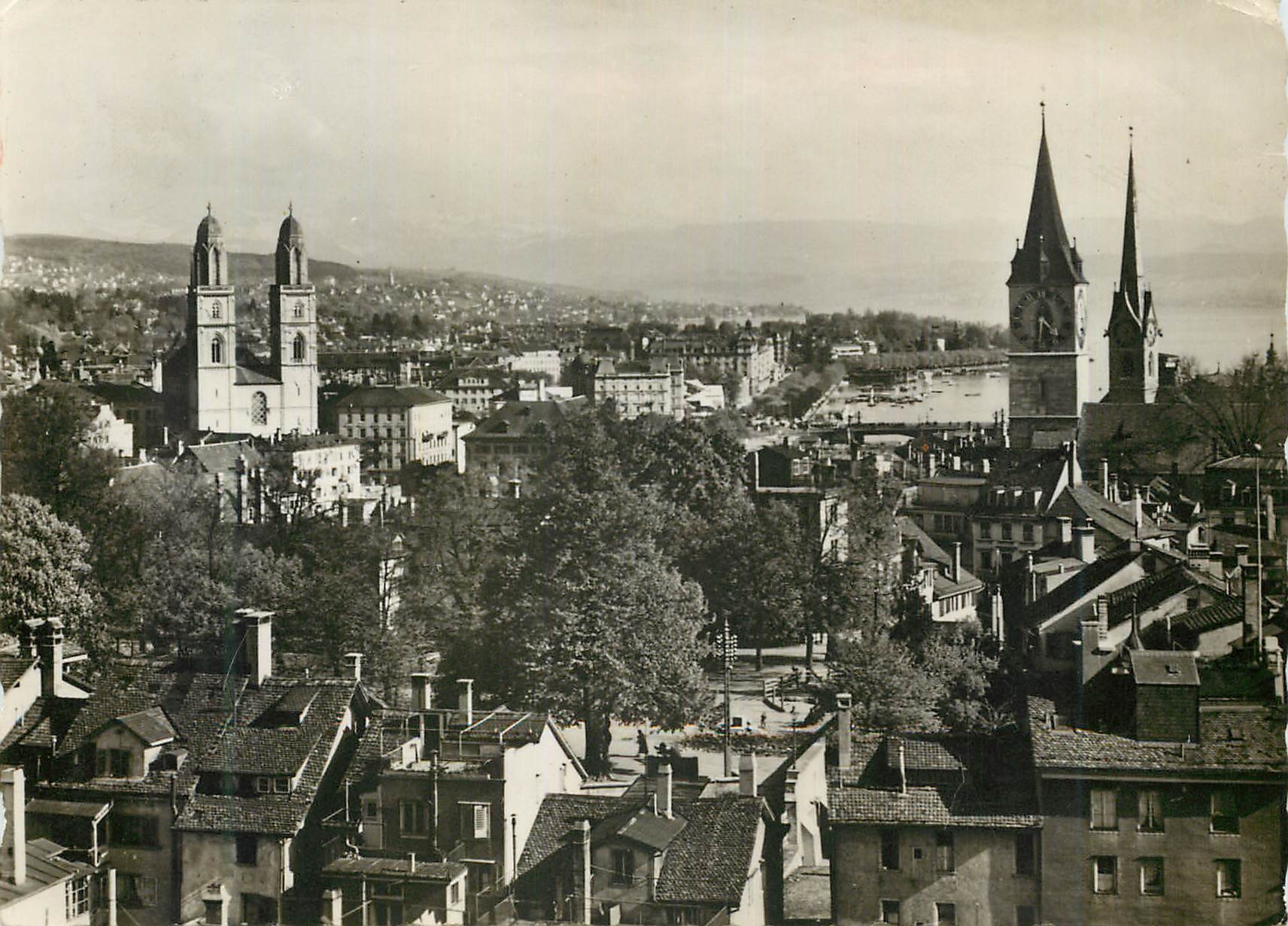 Vue aérienne de Zurich — Cathédrale St-Pierre & St-Paul — éditeur non visible