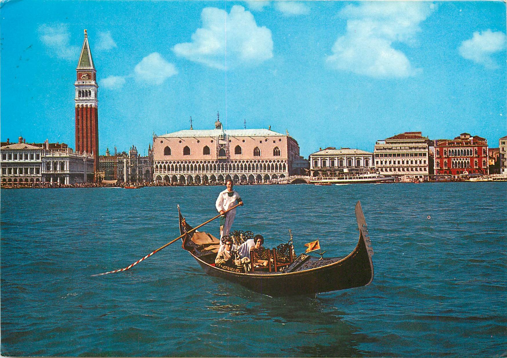 CPM Venezia Panorama du Bassin St Marc et gondole