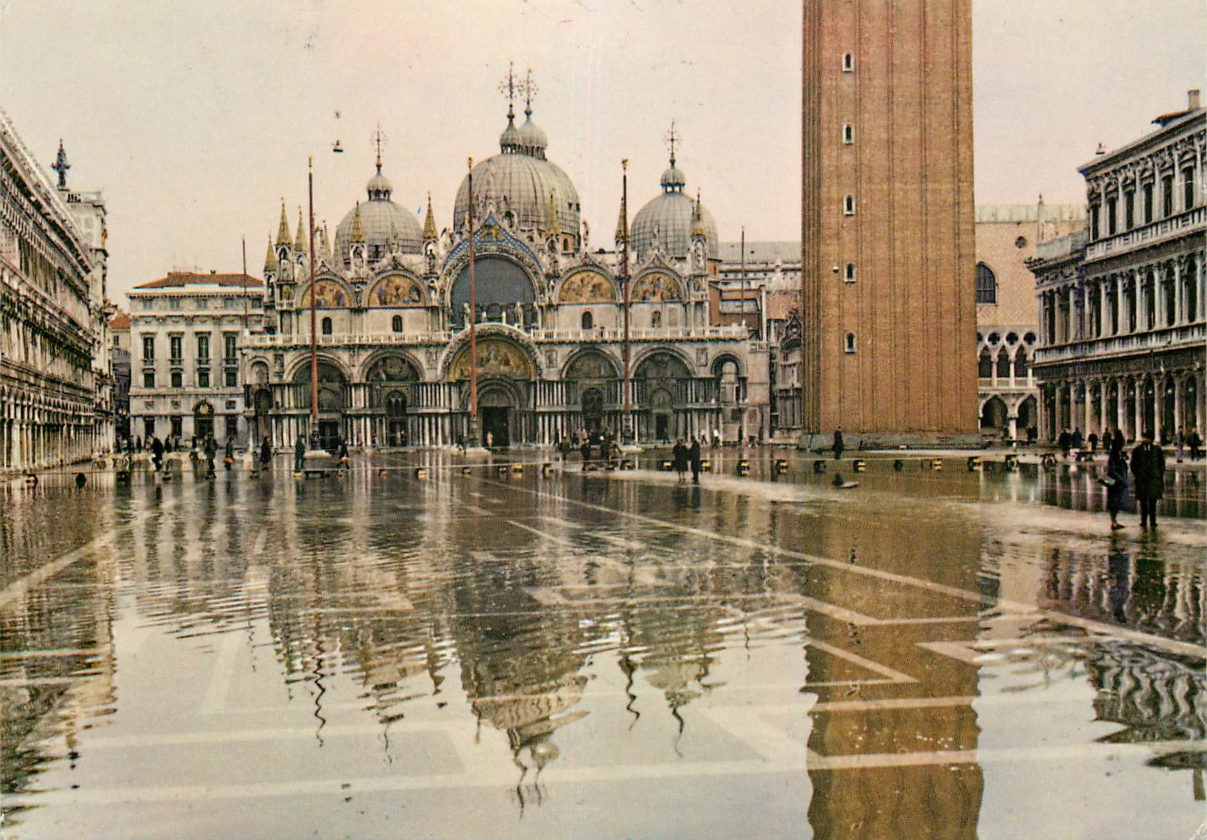 CPM Venezia Place Saint-Marc avec le maree haute