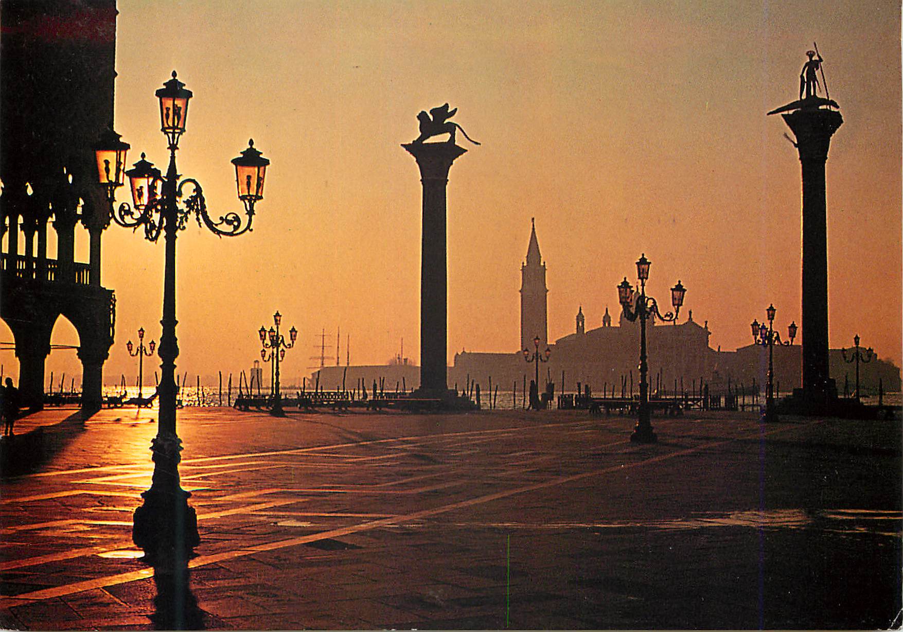 CPM Venezia La piazzetta Saint Maro-Auble