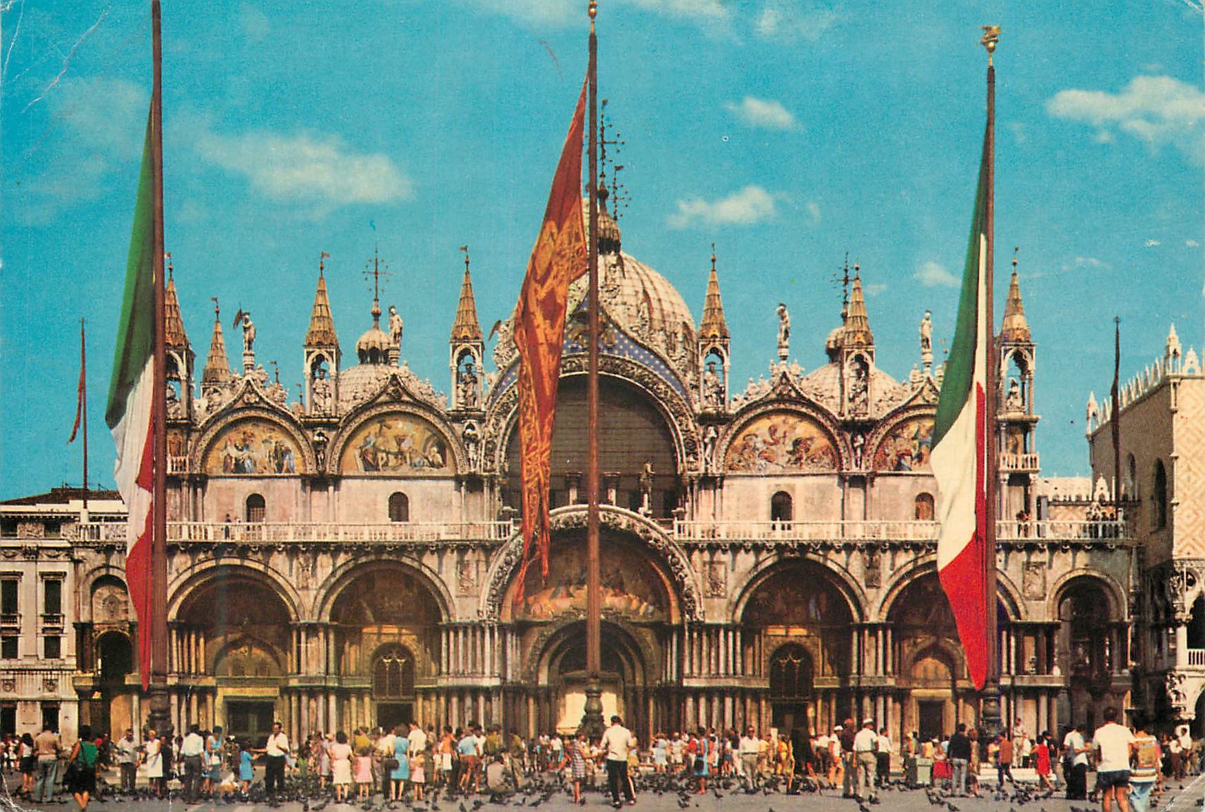 CPM Venezia Place St Marc Vol de Pigeons