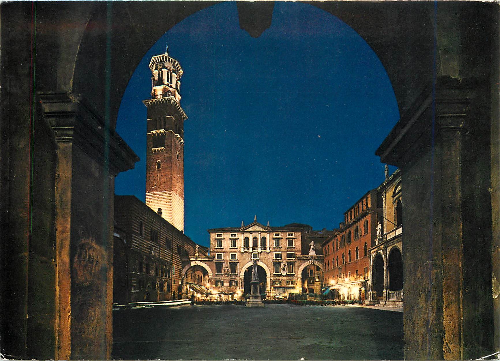 CPM Verona di Notte Place des Seigneurs